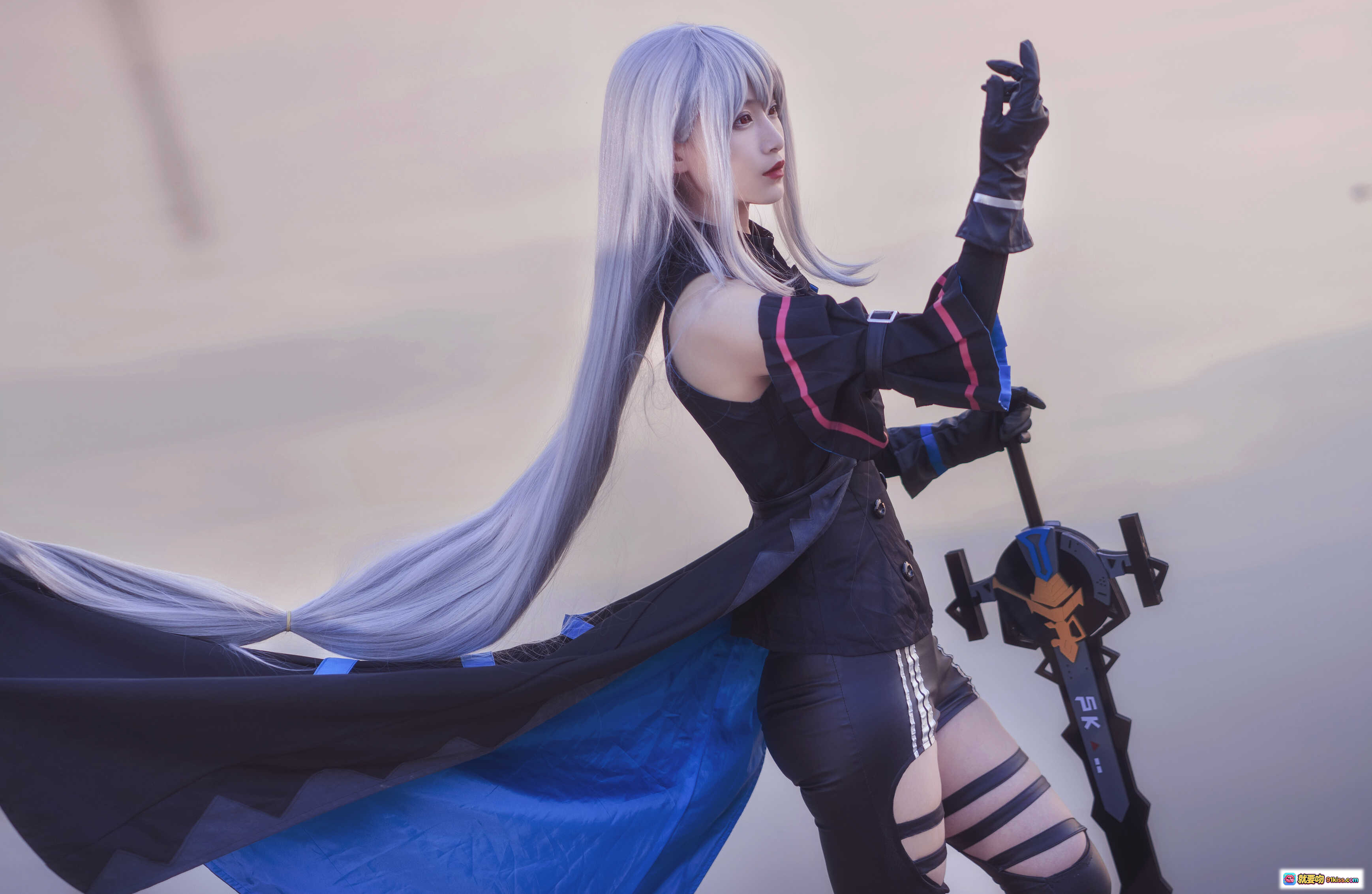 图片[7] - 斯卡蒂cosplay白发少女铁链束缚暗黑烟雾烛光氛围感写真NO.027 - 就要吻