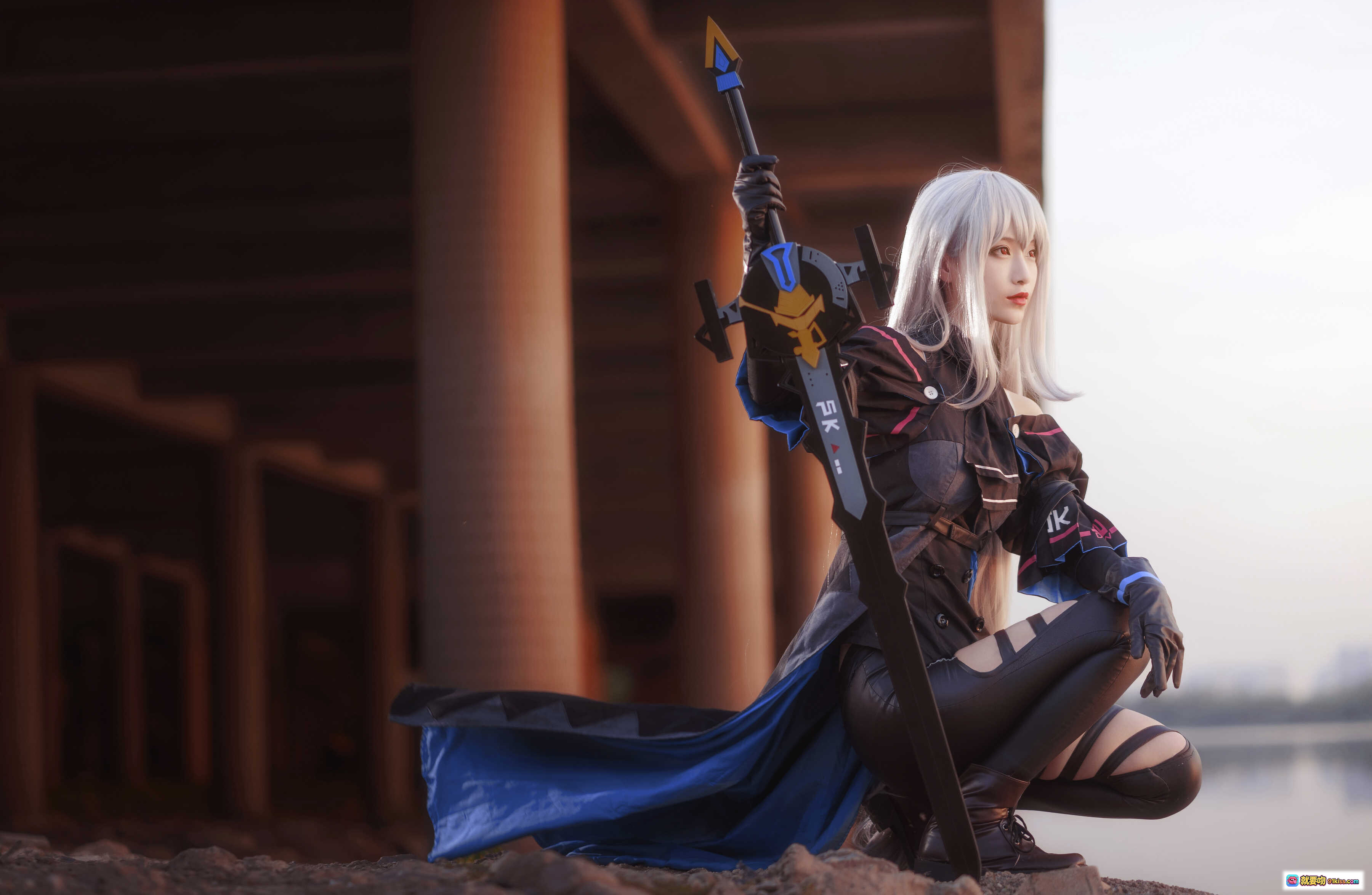 图片[9] - 斯卡蒂cosplay白发少女铁链束缚暗黑烟雾烛光氛围感写真NO.027 - 就要吻