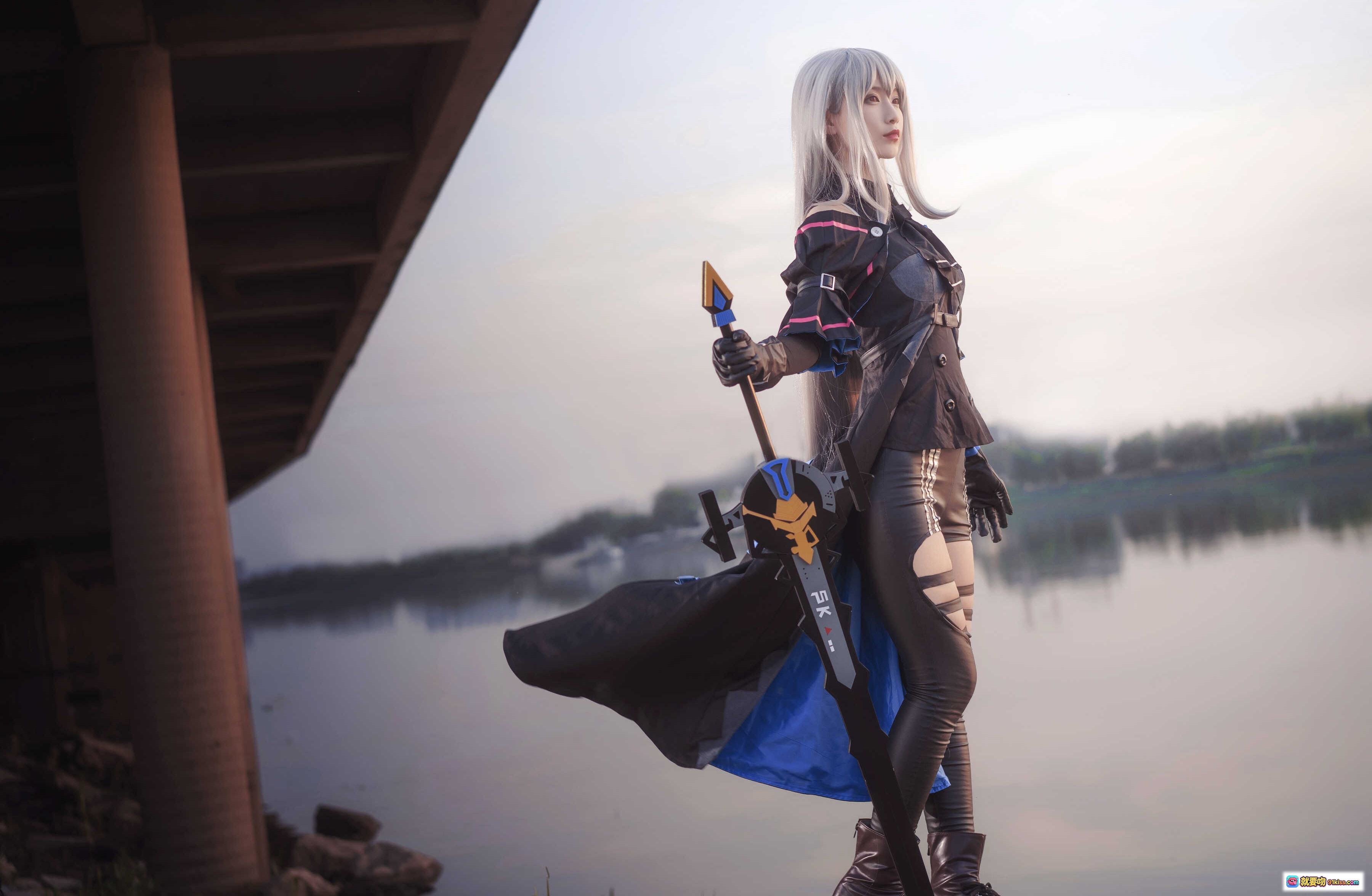 图片[10] - 斯卡蒂cosplay白发少女铁链束缚暗黑烟雾烛光氛围感写真NO.027 - 就要吻