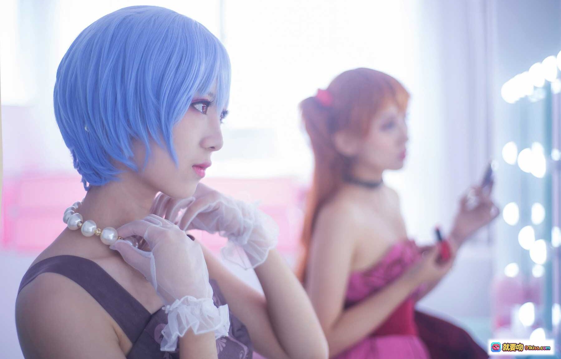 图片[9] - 弥音音NO.022明日香兰格丽Cosplay写真｜精致礼服双人背靠造型｜蓝发粉裙优雅少女风 - 就要吻