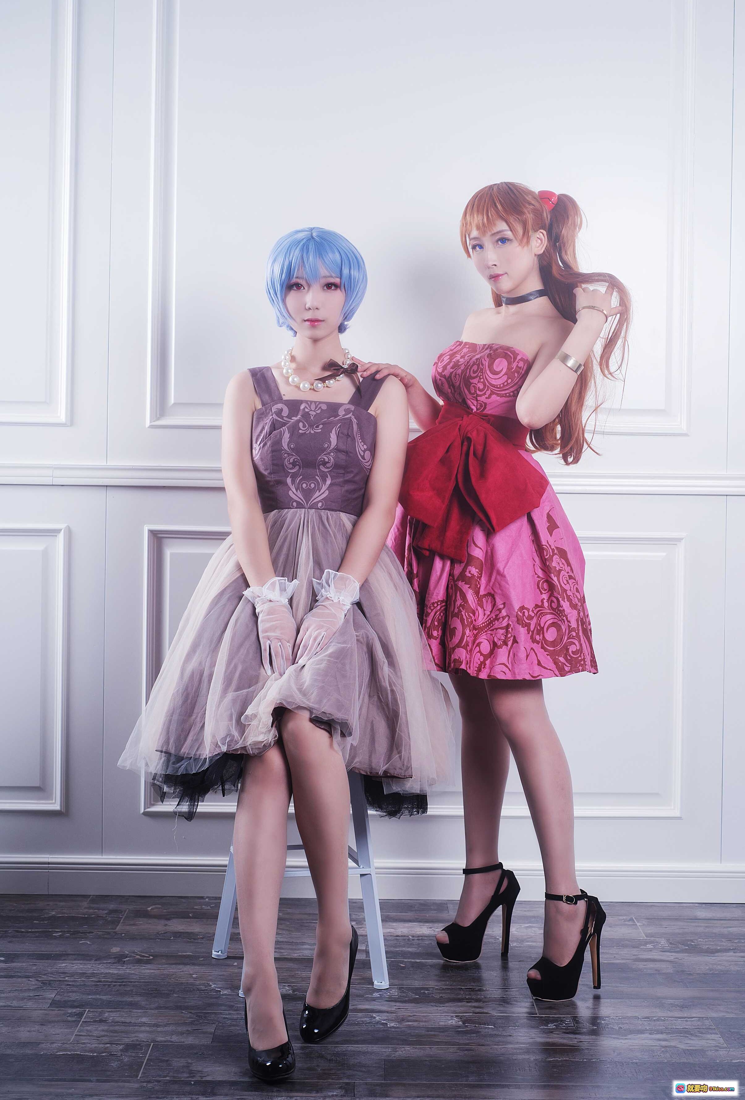 图片[5] - 弥音音NO.022明日香兰格丽Cosplay写真｜精致礼服双人背靠造型｜蓝发粉裙优雅少女风 - 就要吻