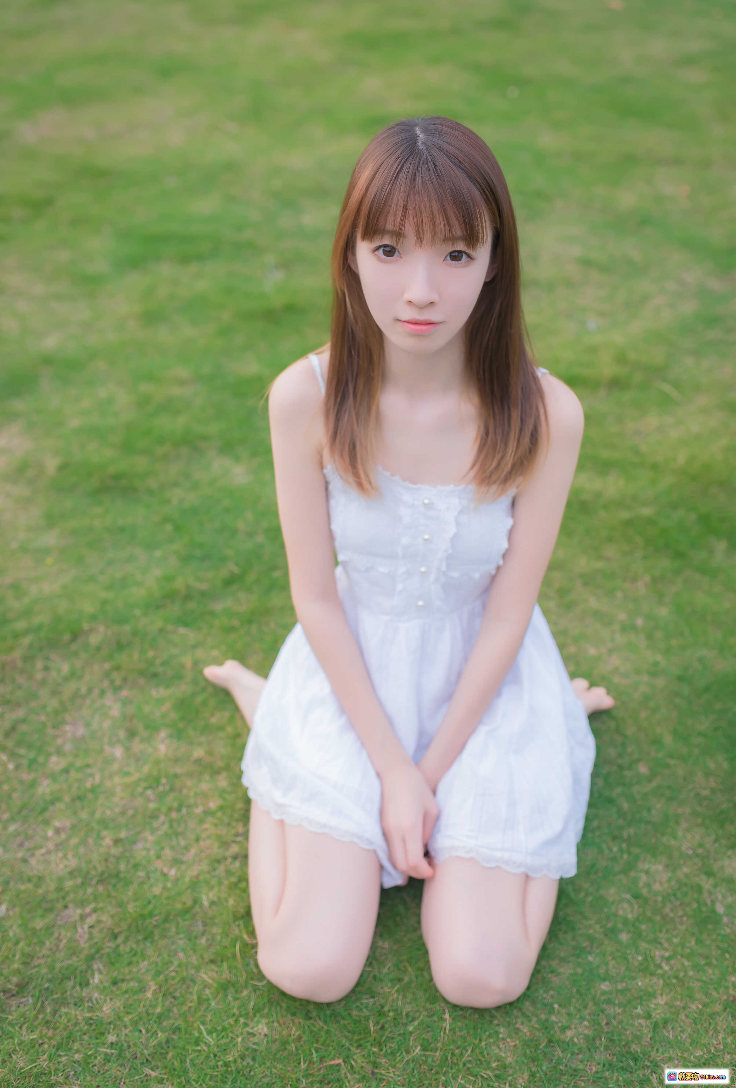 图片[2] - 祖木子NO.015纯纯女孩白色连衣裙裸足坐石阶美腿特写清新自然写真50P - 就要吻