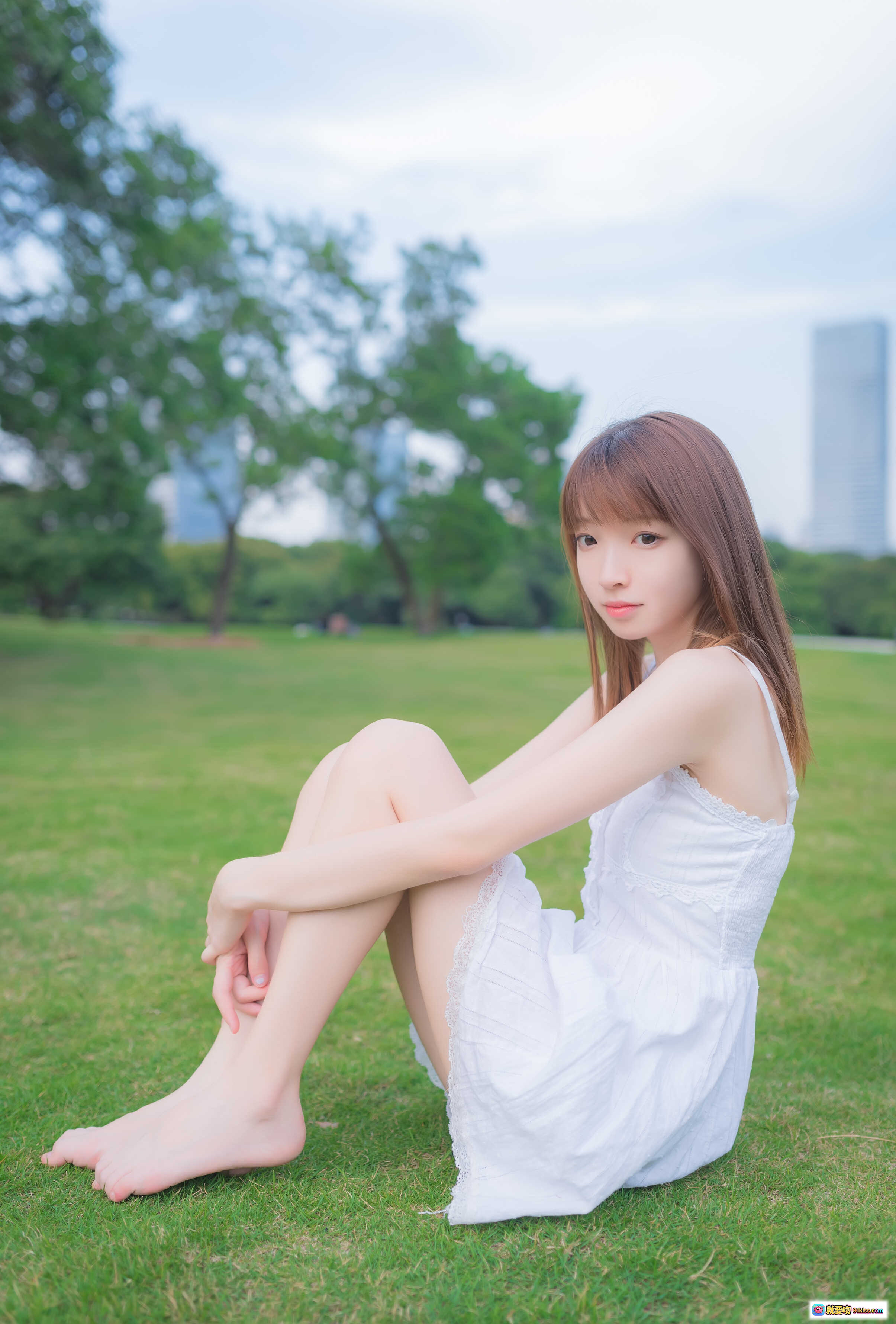 图片[7] - 祖木子NO.015纯纯女孩白色连衣裙裸足坐石阶美腿特写清新自然写真50P - 就要吻