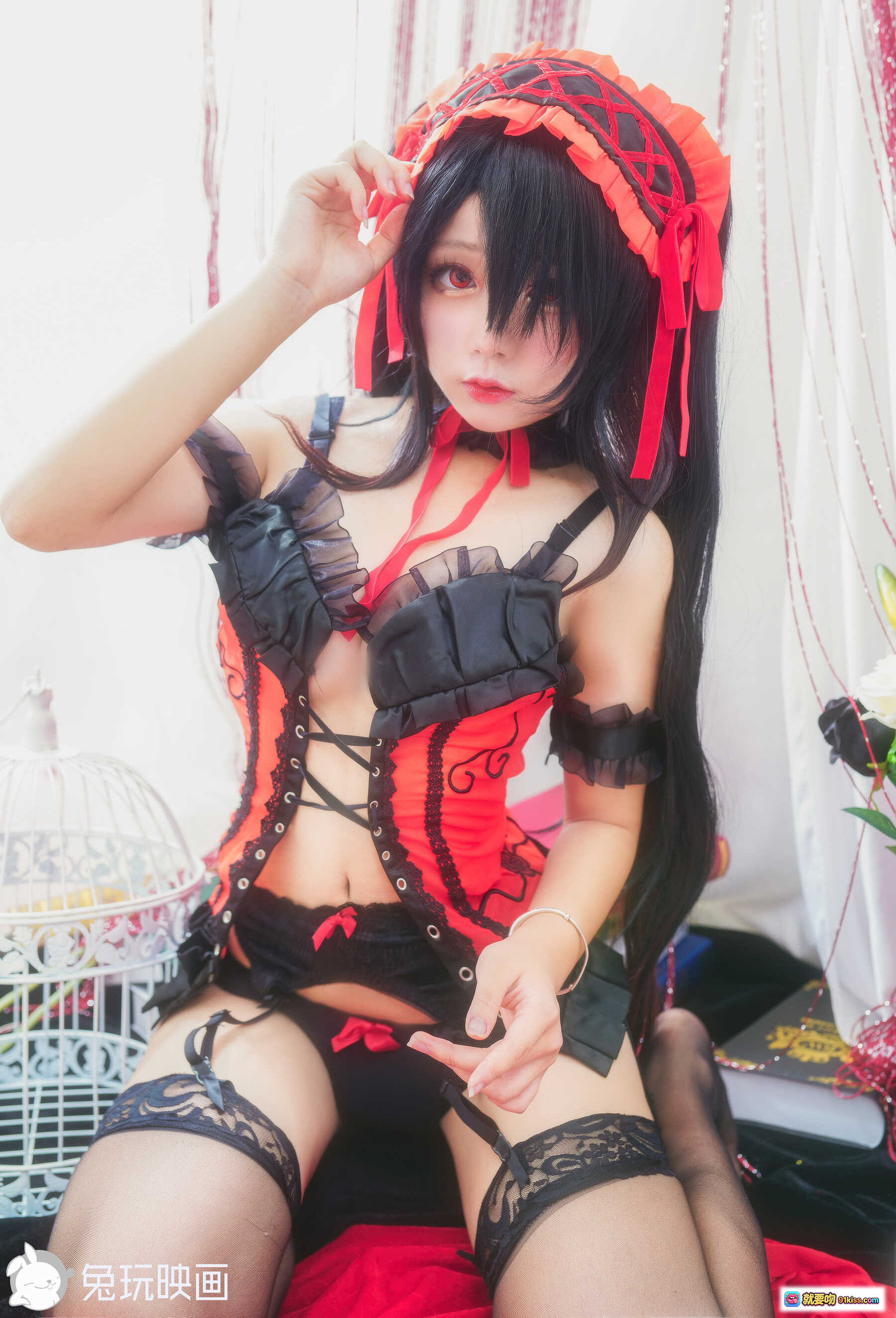 图片[2] - 日奈娇NO.013狂三Cosplay写真 – 红黑蕾丝女仆装 黑长直美少女 甜酷诱惑姿势 室内布景高清图集 - 就要吻