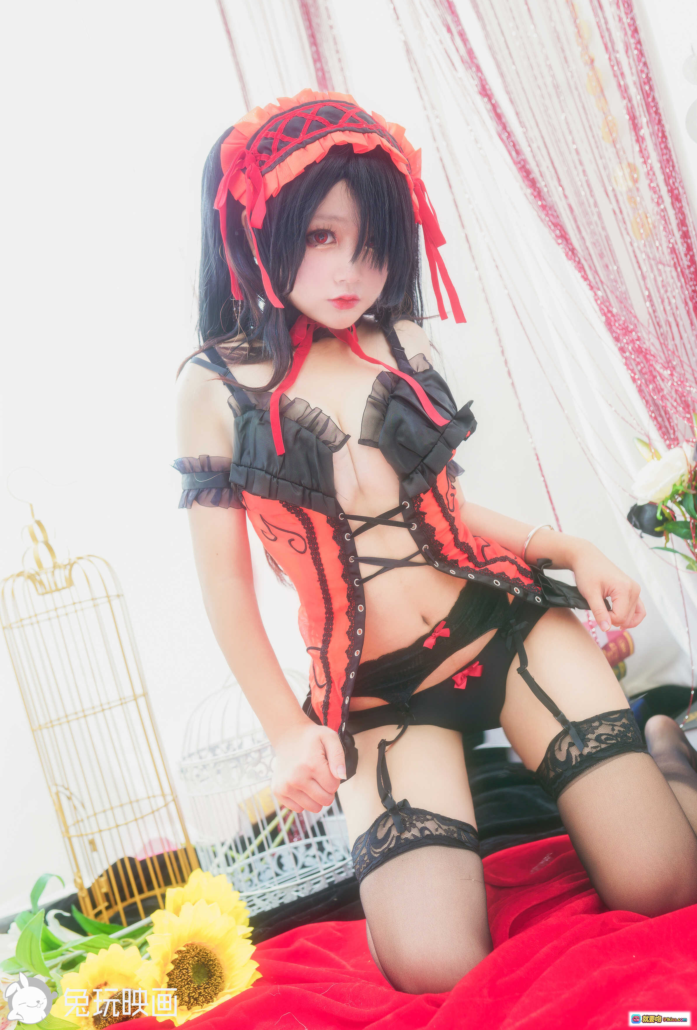 图片[8] - 日奈娇NO.013狂三Cosplay写真 – 红黑蕾丝女仆装 黑长直美少女 甜酷诱惑姿势 室内布景高清图集 - 就要吻