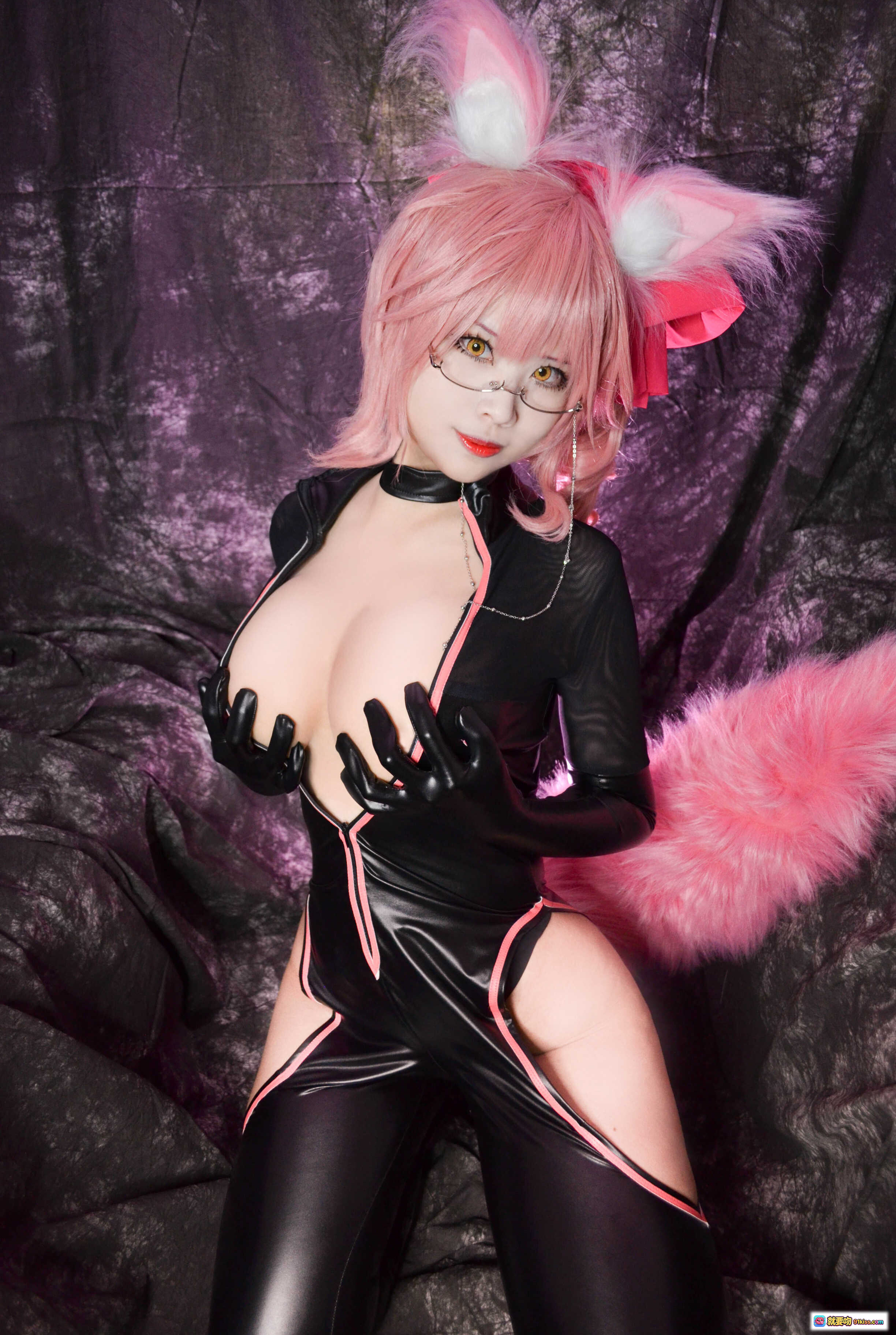 图片[2] - KaYa萱 NO.005 杀玉藻前皮衣Ver Cosplay 粉发兔耳黑丝紧身衣性感写真 15P高清图集 - 就要吻