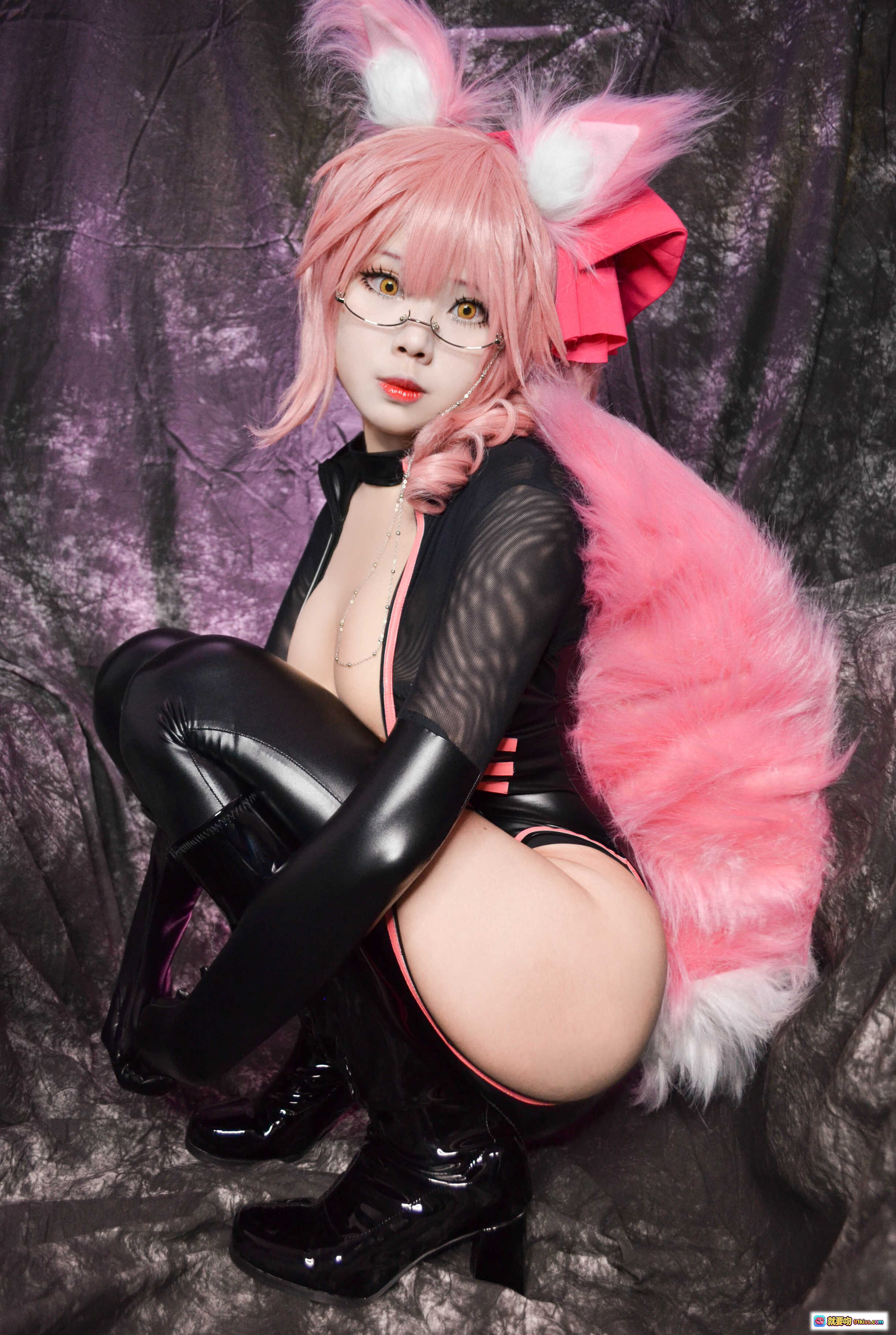 图片[10] - KaYa萱 NO.005 杀玉藻前皮衣Ver Cosplay 粉发兔耳黑丝紧身衣性感写真 15P高清图集 - 就要吻