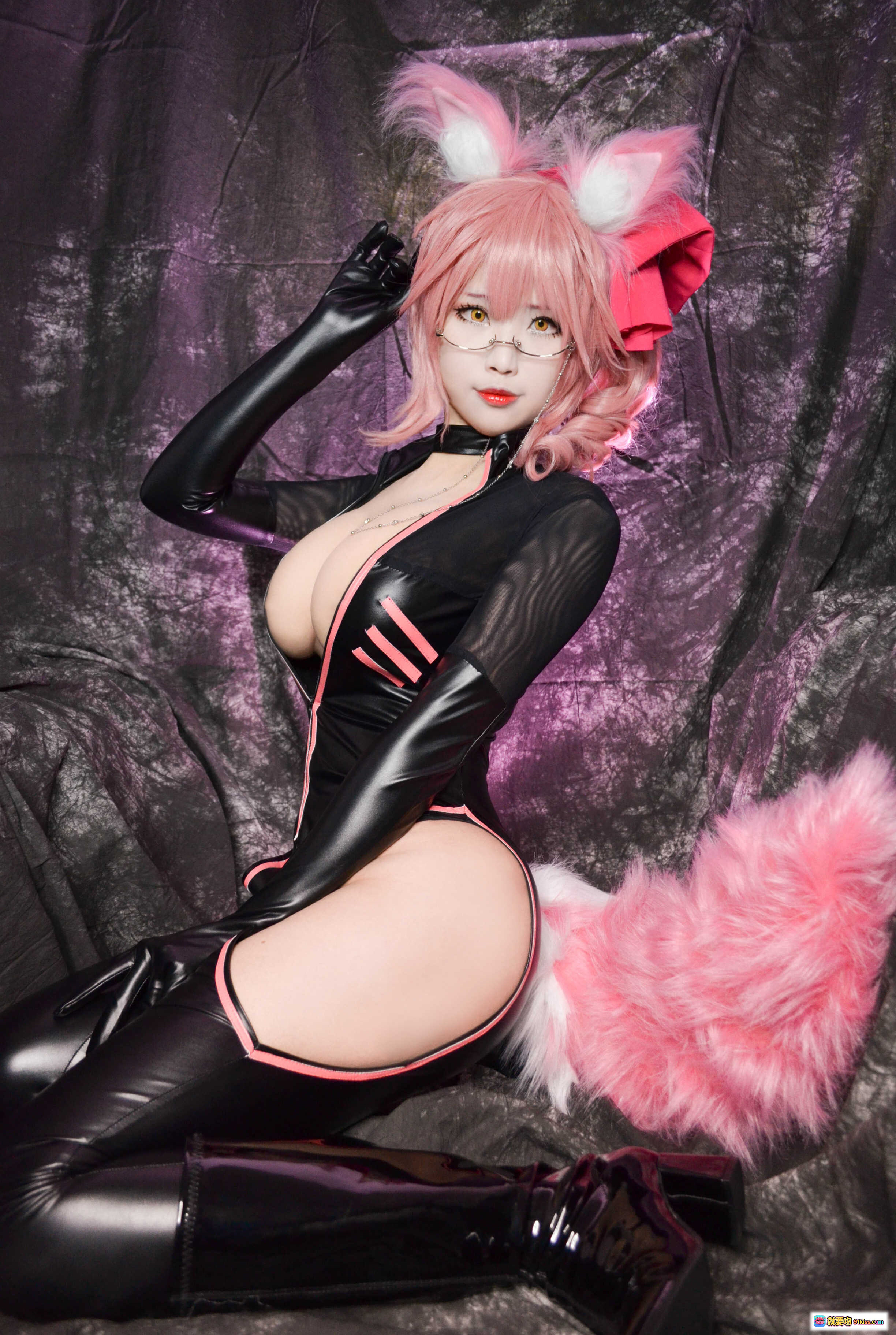 图片[5] - KaYa萱 NO.005 杀玉藻前皮衣Ver Cosplay 粉发兔耳黑丝紧身衣性感写真 15P高清图集 - 就要吻