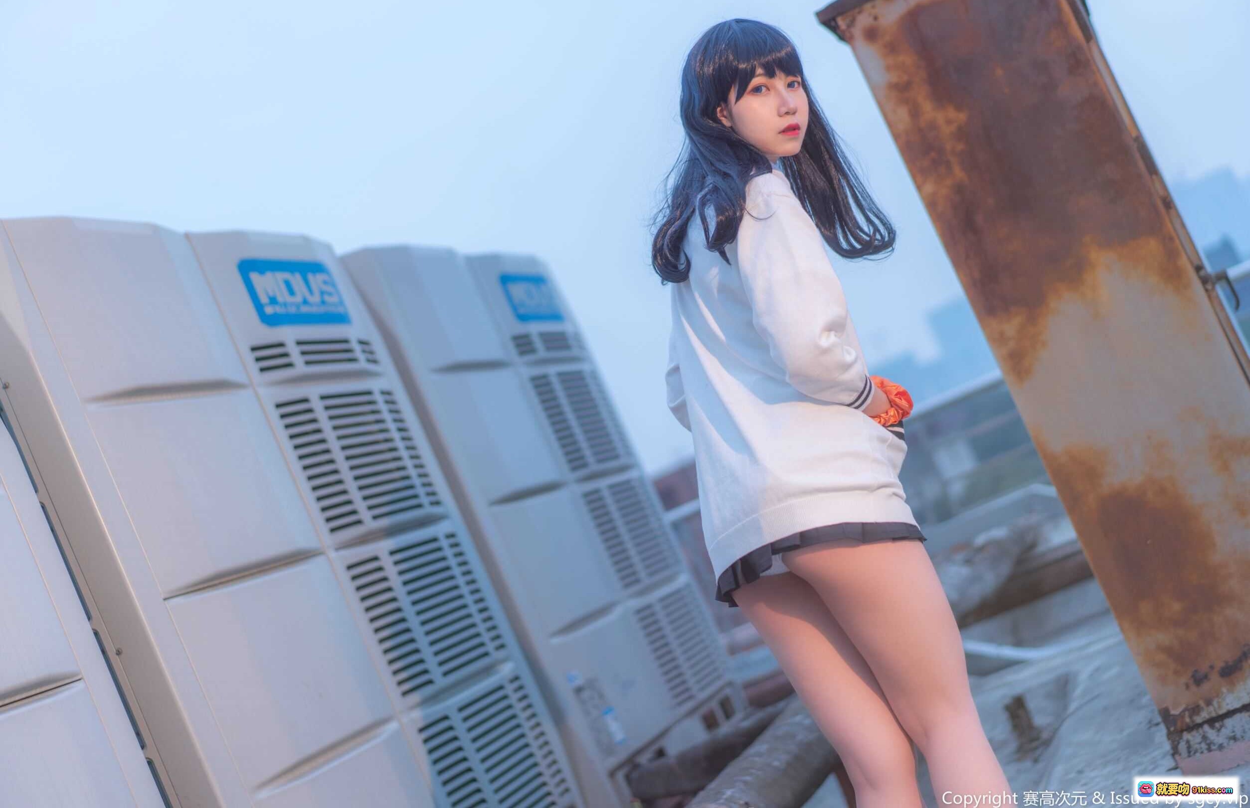 图片[9] - 宝多六花cosplay写真 | 逐月SU NO.008 | 白色校服短裙 | 蓝发少女坐姿 | 粉袜黑鞋 | 校园风清新美图 - 就要吻