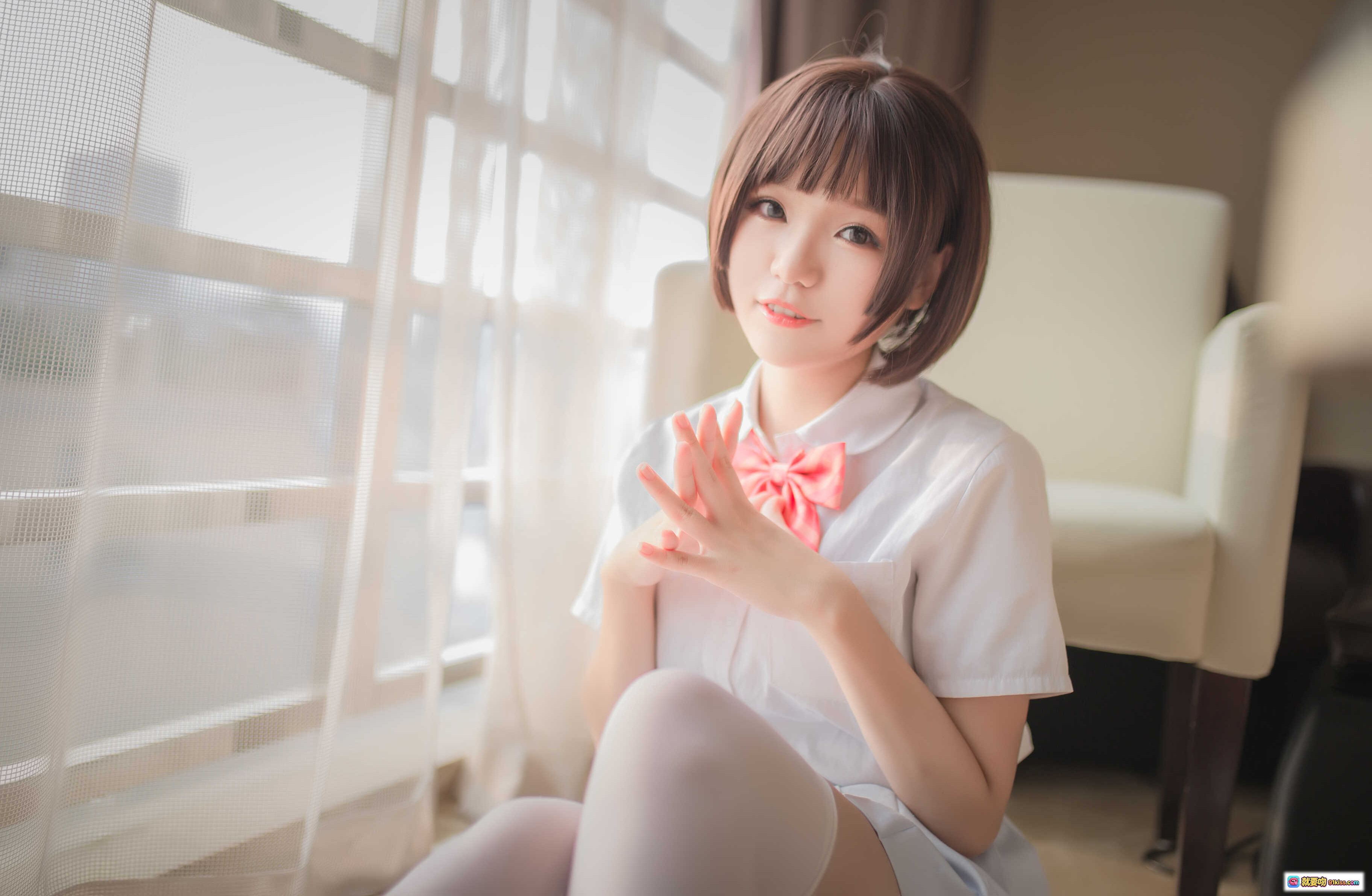 图片[2] - Yoko宅夏NO.012白丝少女写真 一号本25P高清图集 室内私房美腿诱惑 白色制服短裙搭配过膝袜 甜美日系风格 - 就要吻