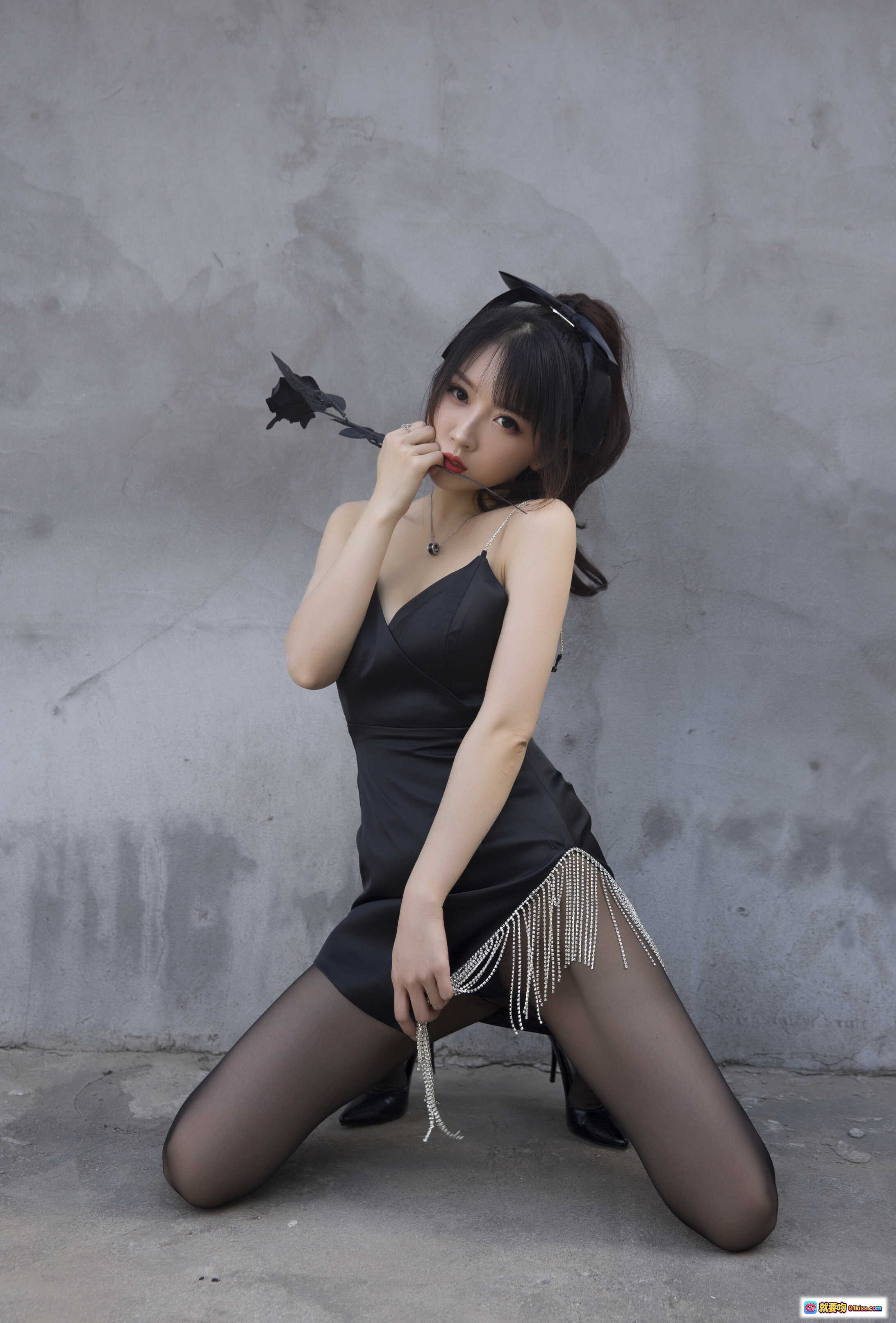 图片[5] - 小女巫露娜NO.018黑色流苏吊带裙黑丝美腿写真32P高清图集 - 就要吻