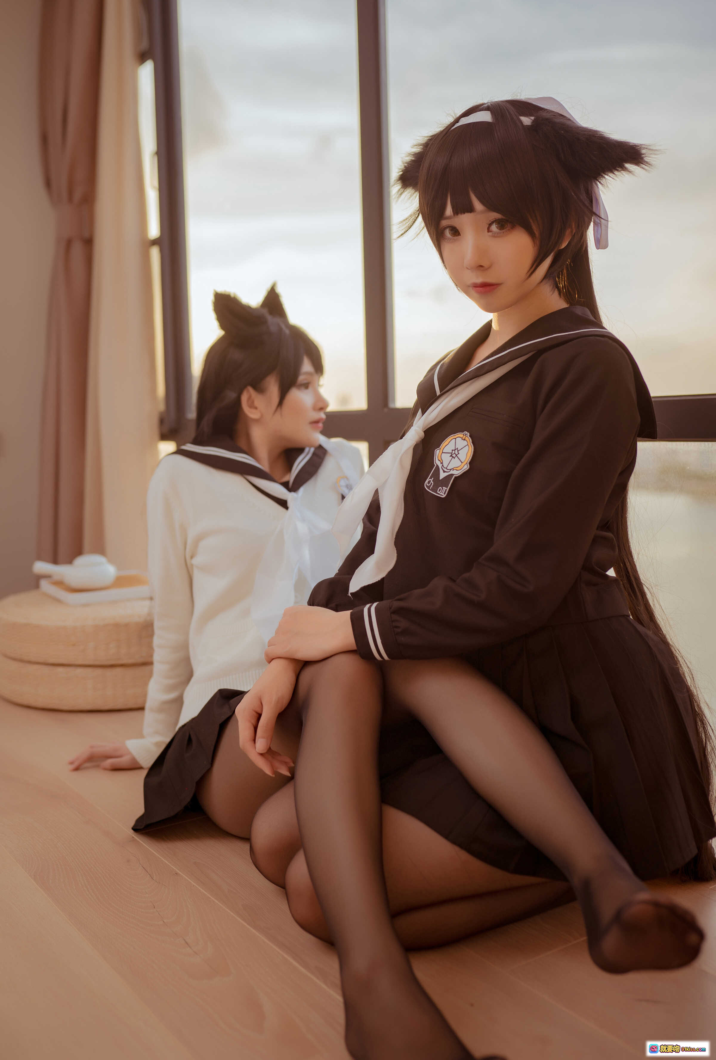 图片[4] - 小野妹子W NO.044 校服前羽写真 29P高清美腿丝袜少女坐姿特写 木质地板自然光氛围感摄影 - 就要吻