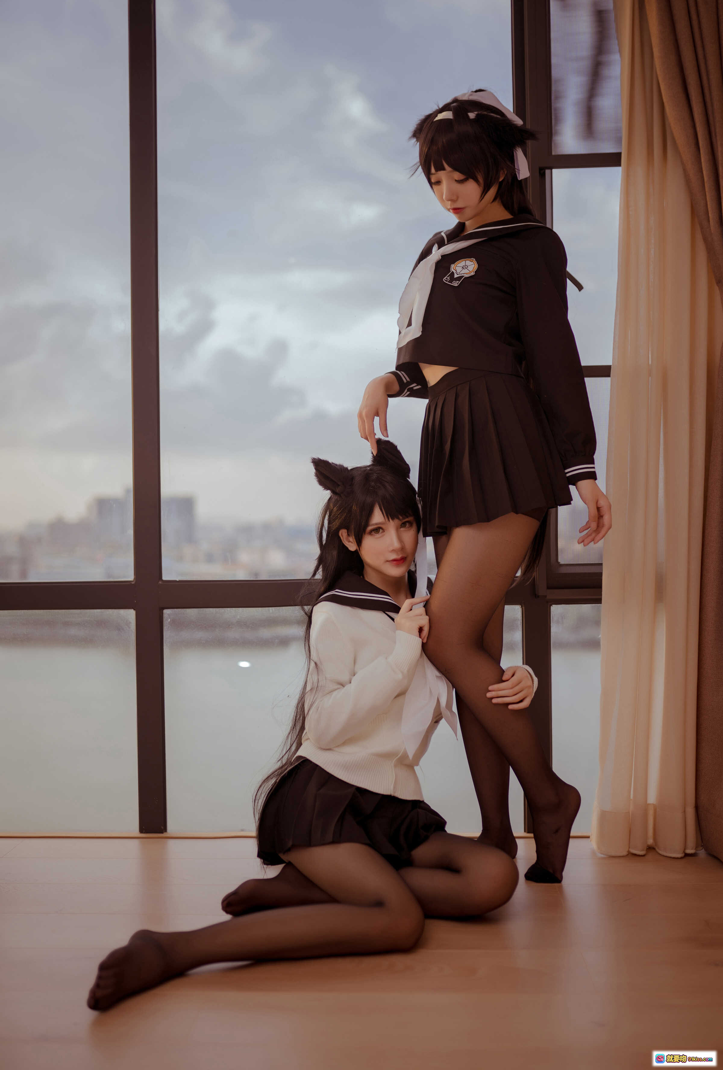 图片[6] - 小野妹子W NO.044 校服前羽写真 29P高清美腿丝袜少女坐姿特写 木质地板自然光氛围感摄影 - 就要吻