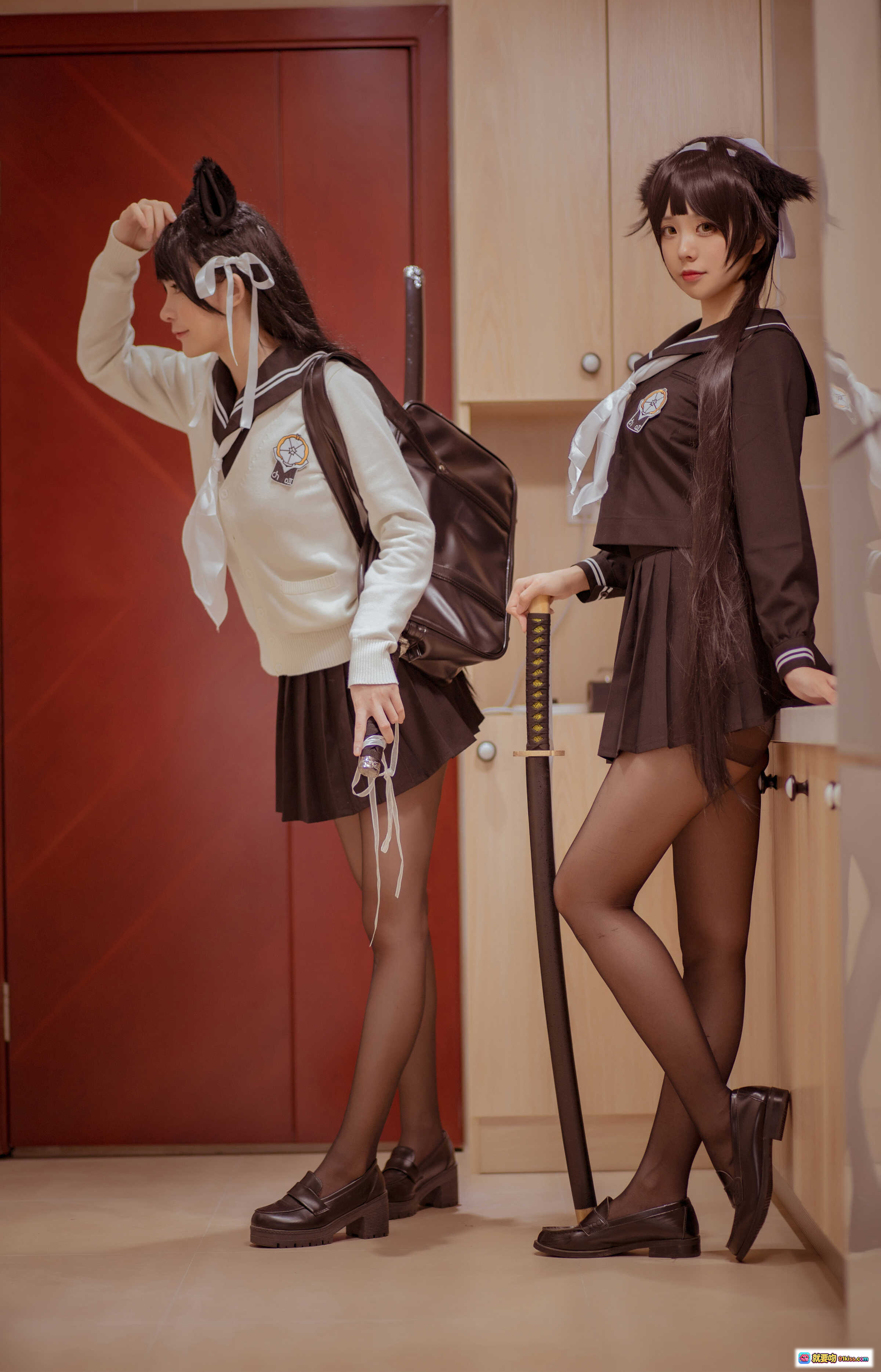 图片[9] - 小野妹子W NO.044 校服前羽写真 29P高清美腿丝袜少女坐姿特写 木质地板自然光氛围感摄影 - 就要吻