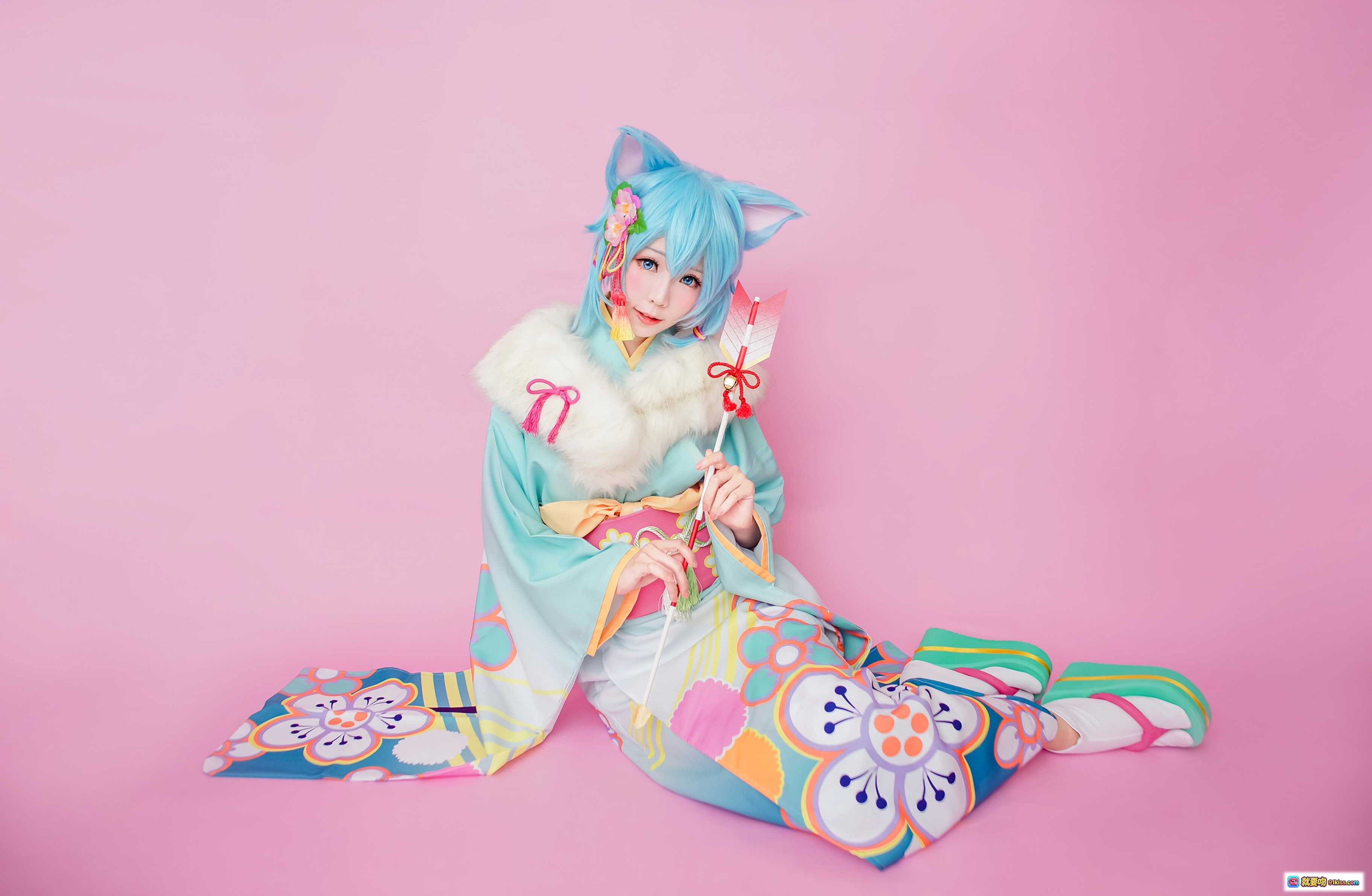 图片[1] - ElyEE子NO.018蓝发猫耳和风Cosplay写真｜日系甜美少女｜彩色花纹浴衣｜粉色背景唯美摆拍 - 就要吻