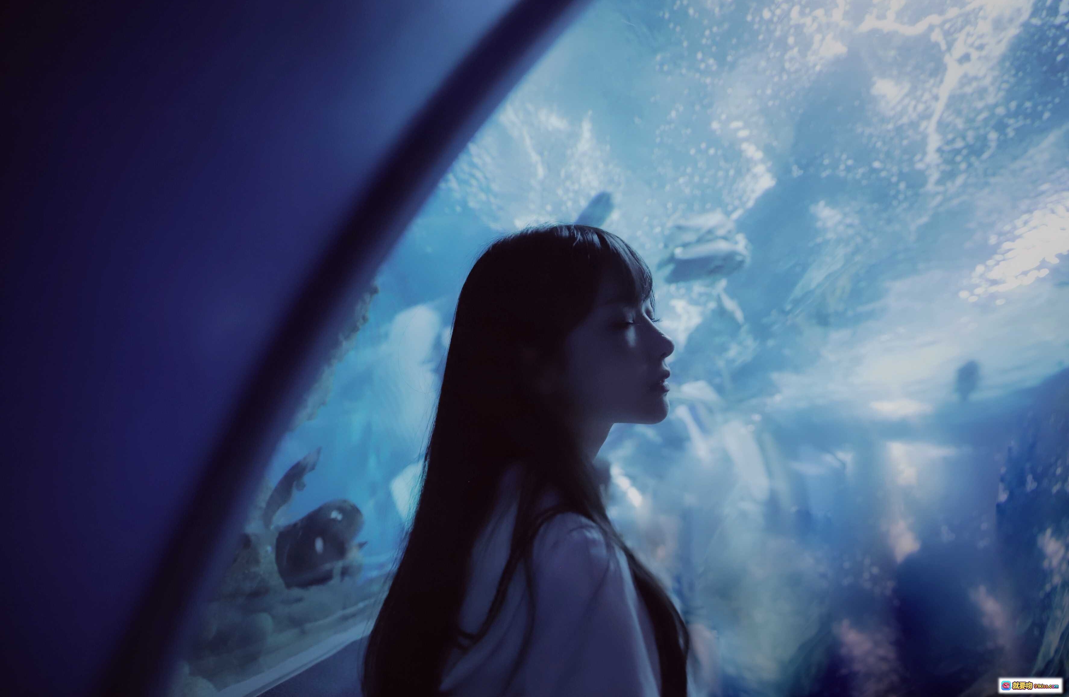 图片[5] - Shika小鹿鹿NO.073生日写真 | 黑色碎花连衣裙楼梯窗边优雅姿势 | 65P高清美图 - 就要吻