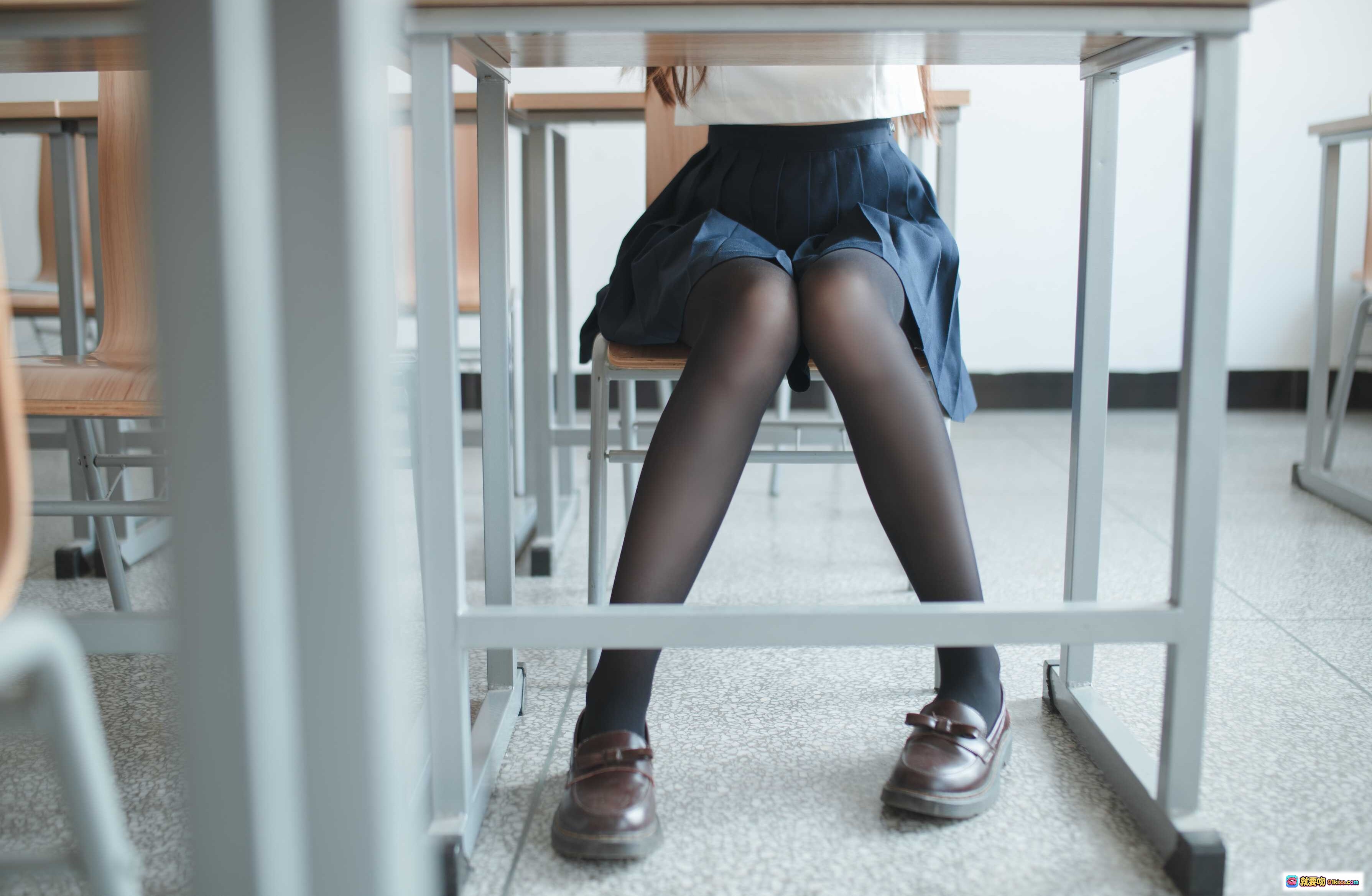 图片[3] - 五更百鬼_NO.021 JK制服写真 43P高清美图 学院风少女 红领结白衬衫深蓝百褶裙 校园风情性感诱惑 - 就要吻