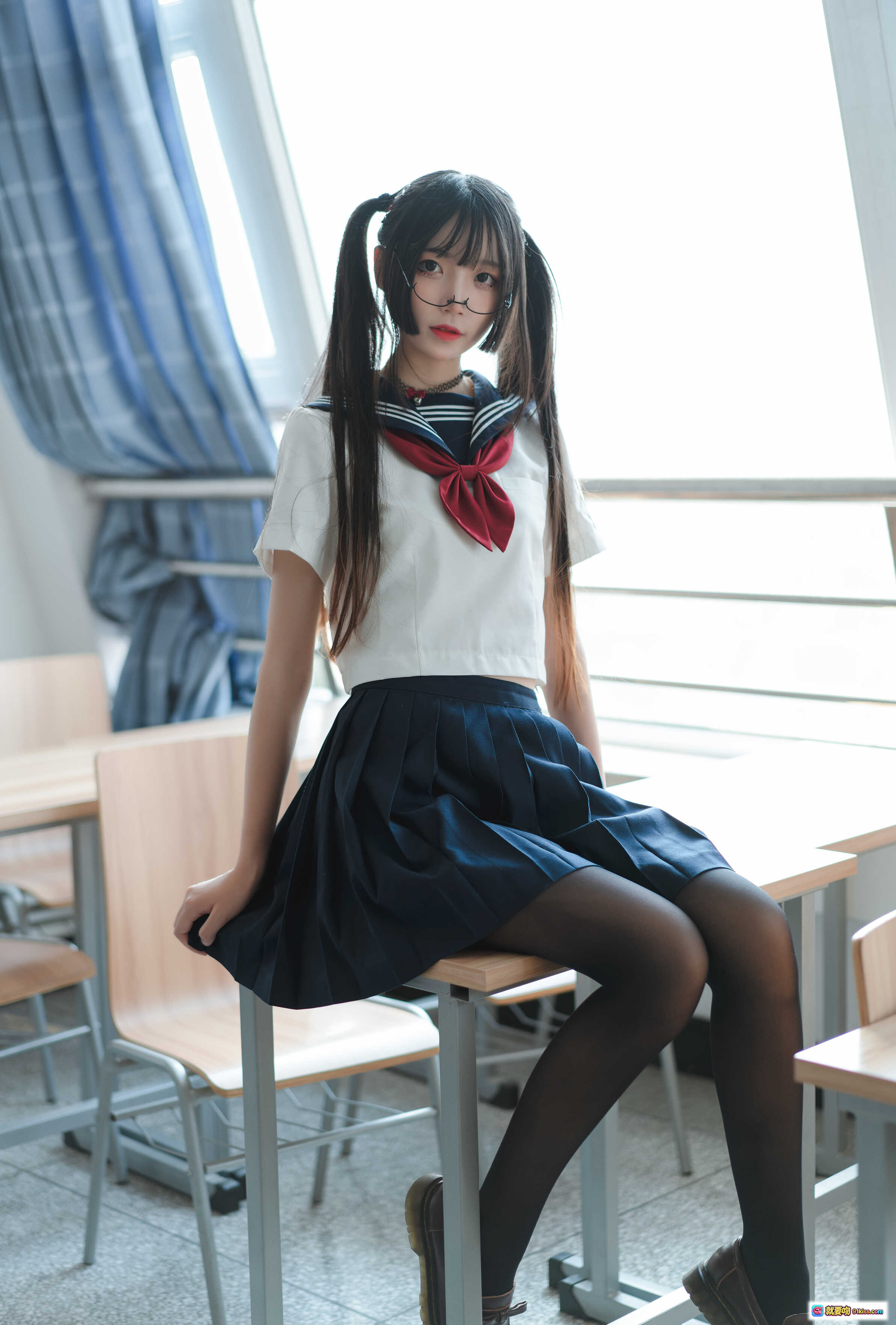 图片[2] - 五更百鬼_NO.021 JK制服写真 43P高清美图 学院风少女 红领结白衬衫深蓝百褶裙 校园风情性感诱惑 - 就要吻
