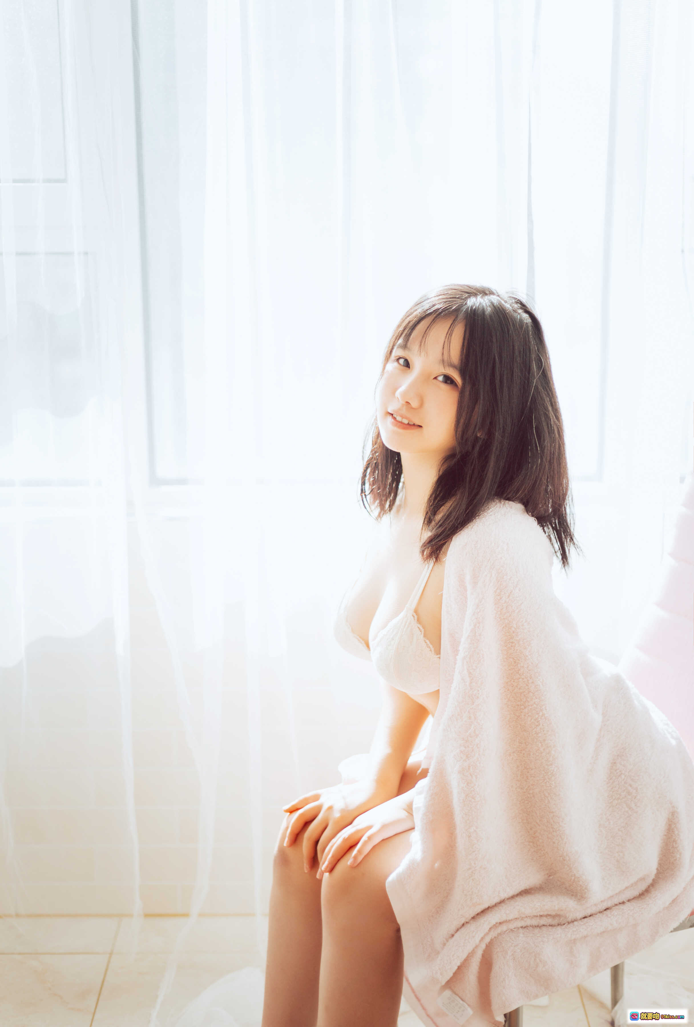 图片[4] - 阿半私房写真NO.008 | 白色蕾丝内衣+浴巾慵懒风 | 窗边柔光少女感 | 26P高清图集 - 就要吻
