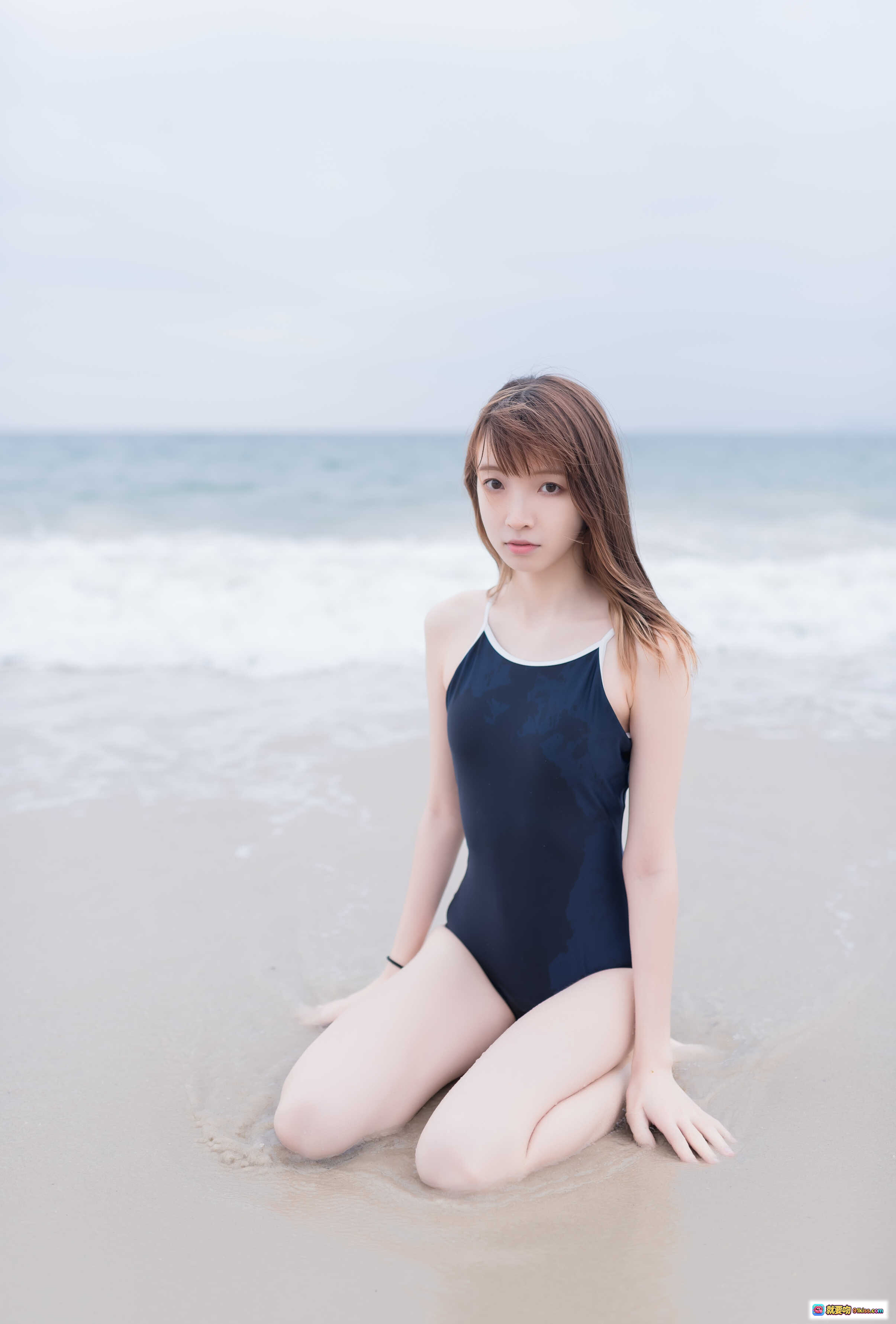 图片[7] - 祖木子NO.014海之死库水2｜沙滩少女写真｜深蓝泳衣海边跪姿｜清新自然风｜50P高清图集 - 就要吻