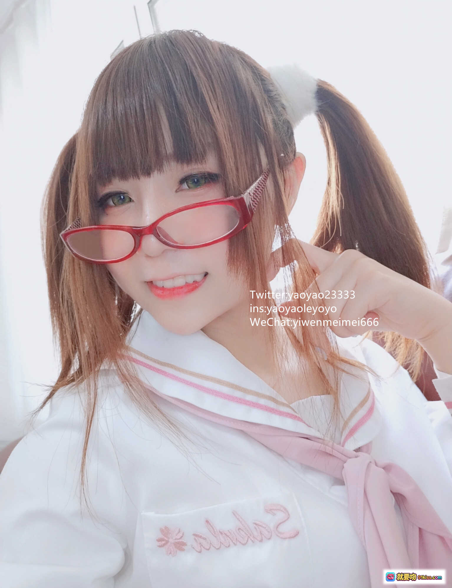 图片[1] - 摇摇乐yoyo NO.022 2019.04月福利 水手服红框眼镜双马尾甜美少女自拍写真 - 就要吻