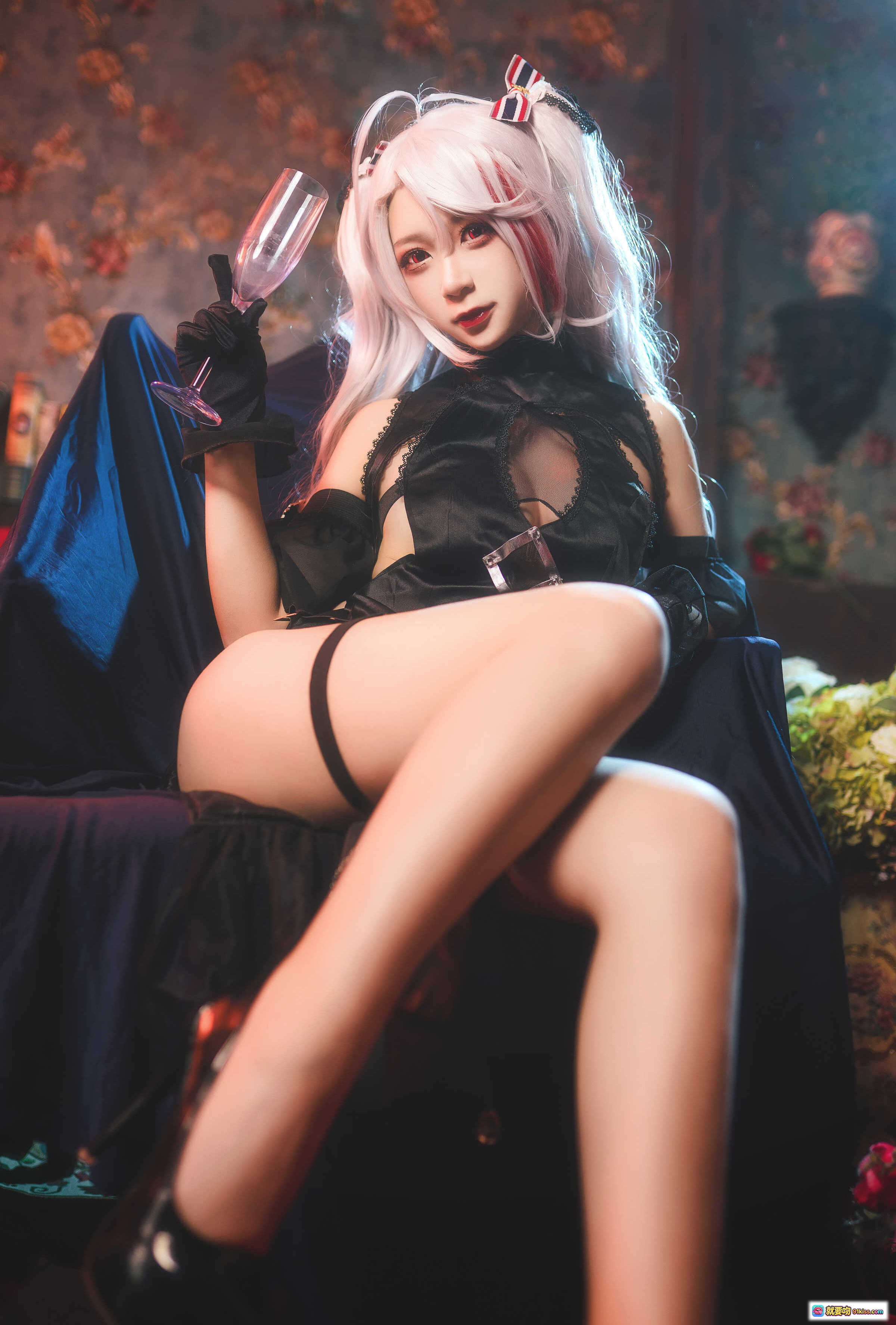 图片[5] - 樱落酱NO.010欧根礼服Cosplay写真｜黑丝蕾丝性感造型｜复古花墙红毯场景｜12P高清美图 - 就要吻