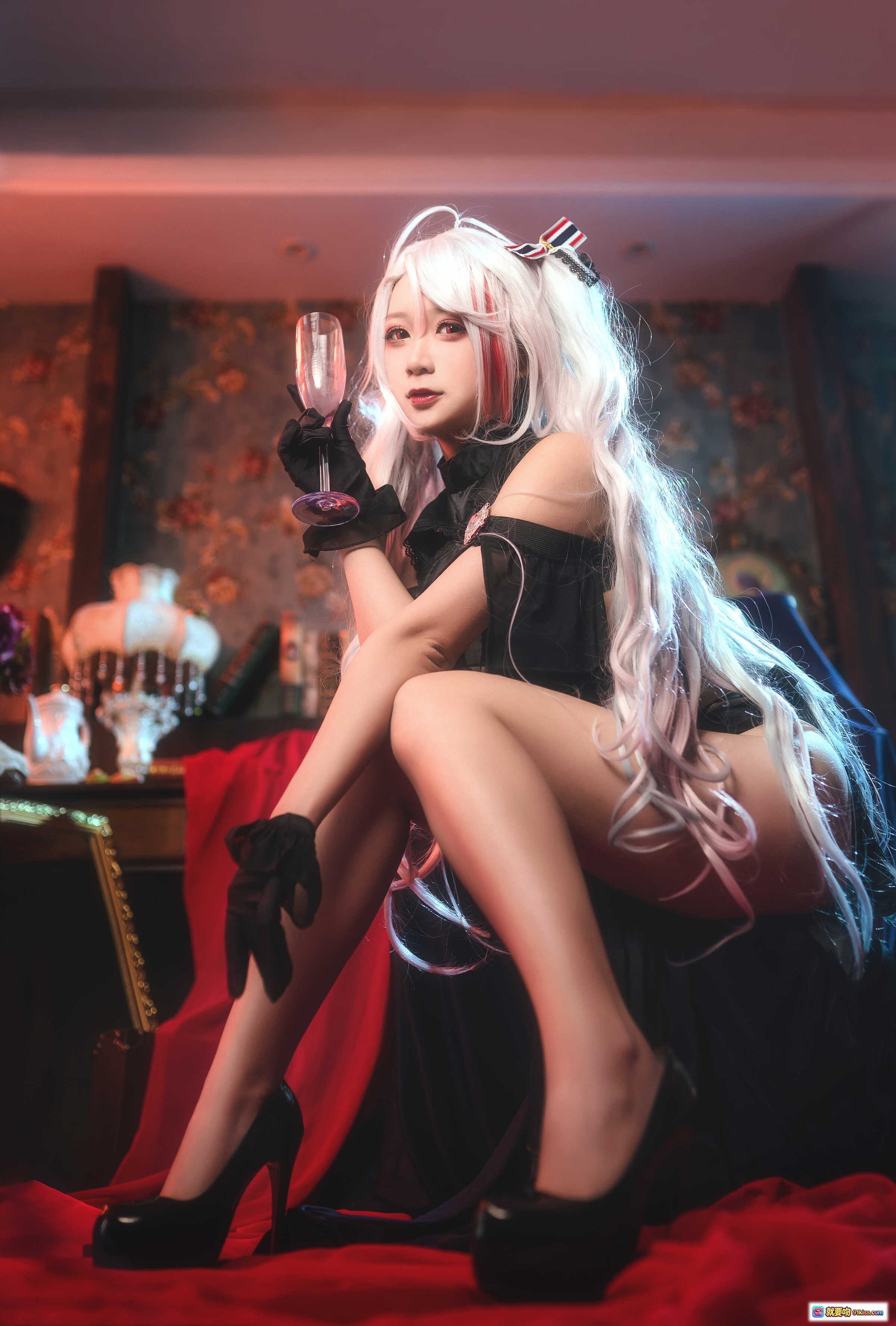 图片[4] - 樱落酱NO.010欧根礼服Cosplay写真｜黑丝蕾丝性感造型｜复古花墙红毯场景｜12P高清美图 - 就要吻