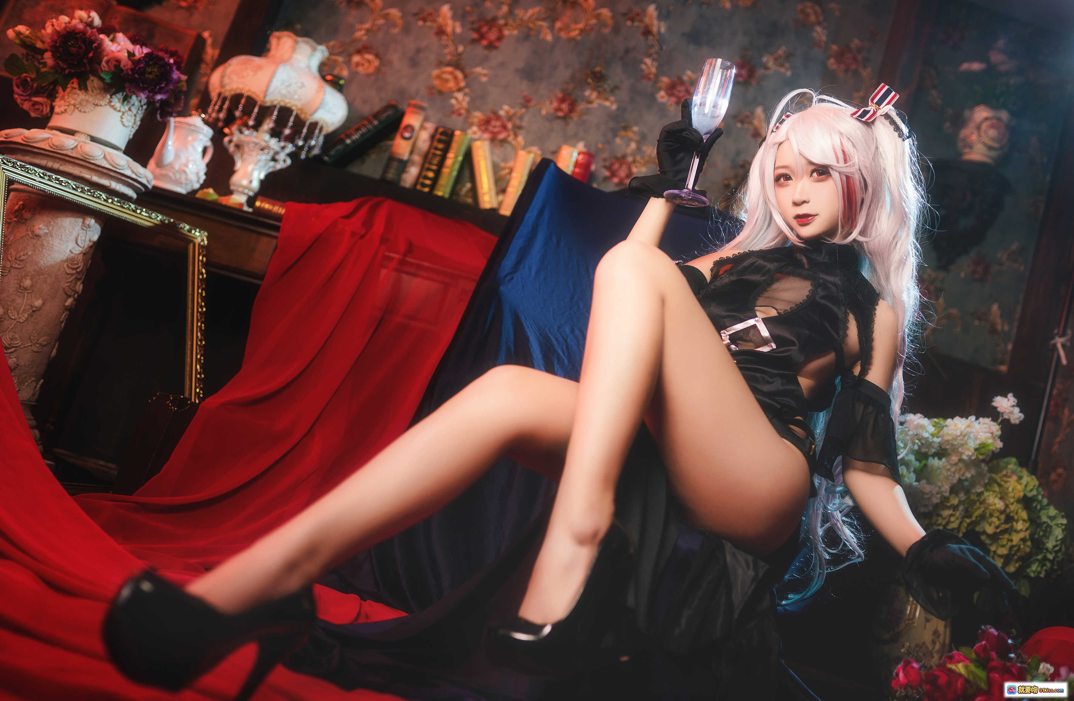 图片[9] - 樱落酱NO.010欧根礼服Cosplay写真｜黑丝蕾丝性感造型｜复古花墙红毯场景｜12P高清美图 - 就要吻