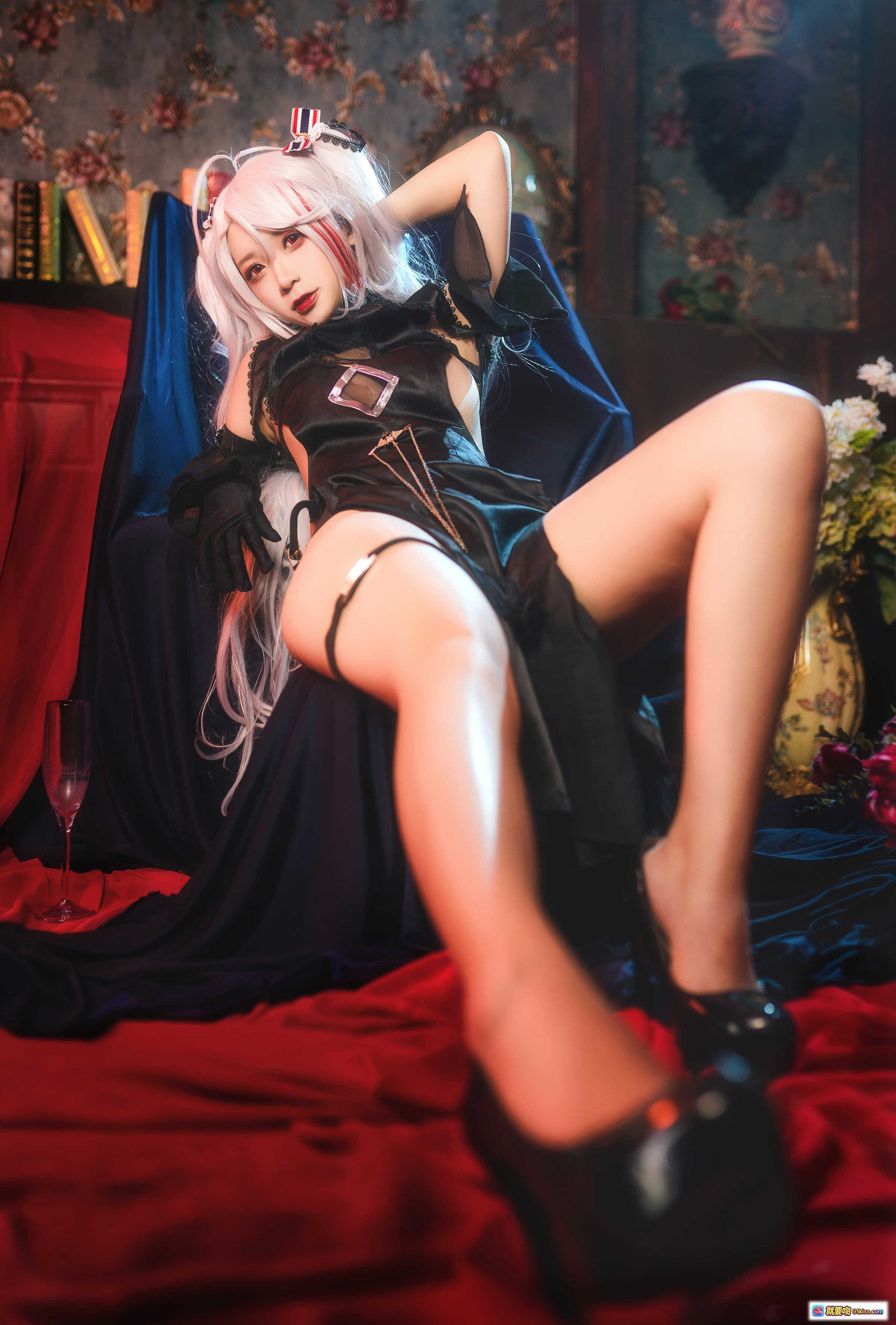 图片[3] - 樱落酱NO.010欧根礼服Cosplay写真｜黑丝蕾丝性感造型｜复古花墙红毯场景｜12P高清美图 - 就要吻