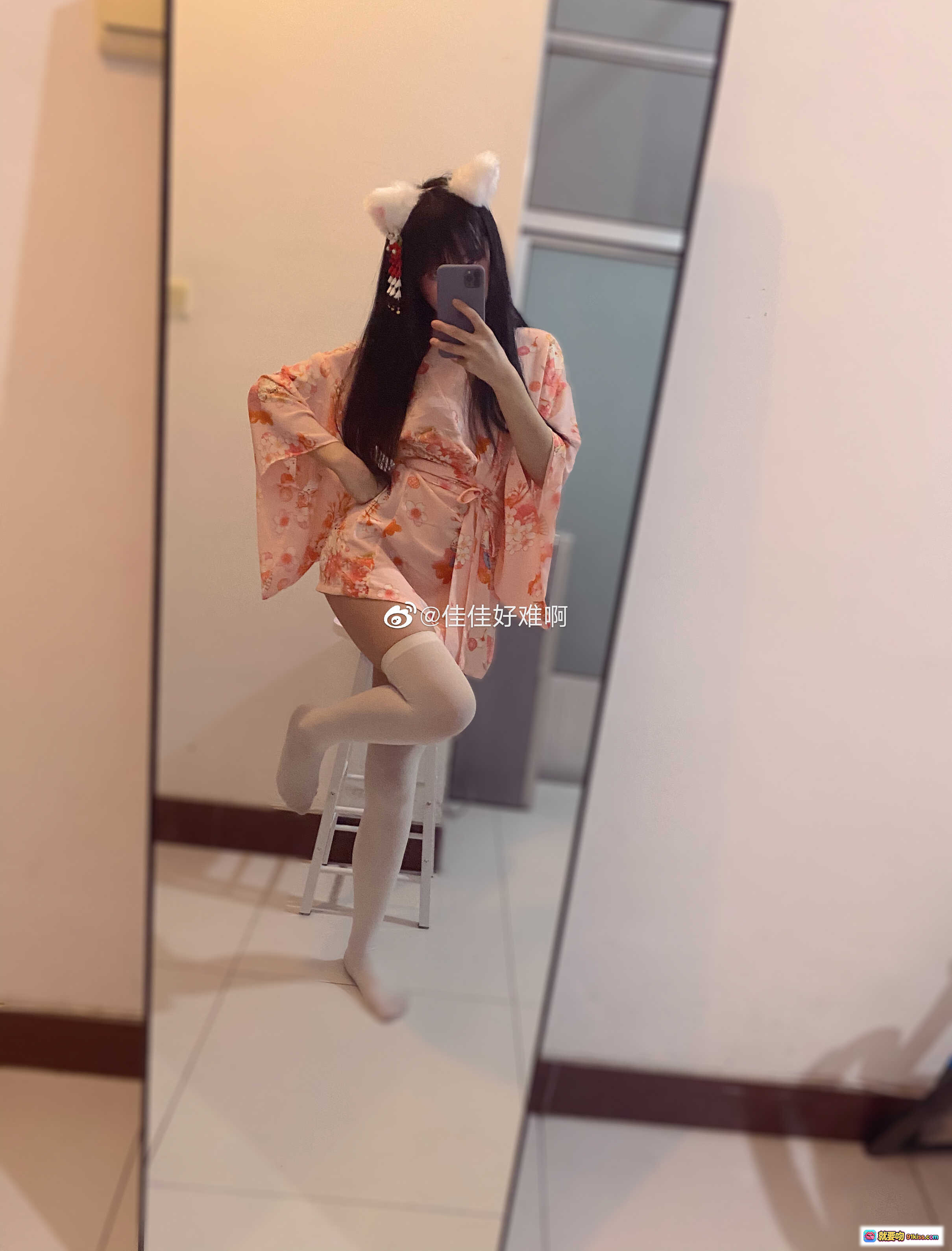 图片[3] - 佳佳好难啊VOL.13 粉色和风睡袍+白色过膝袜+兔耳发饰 镜前自拍写真美图 - 就要吻