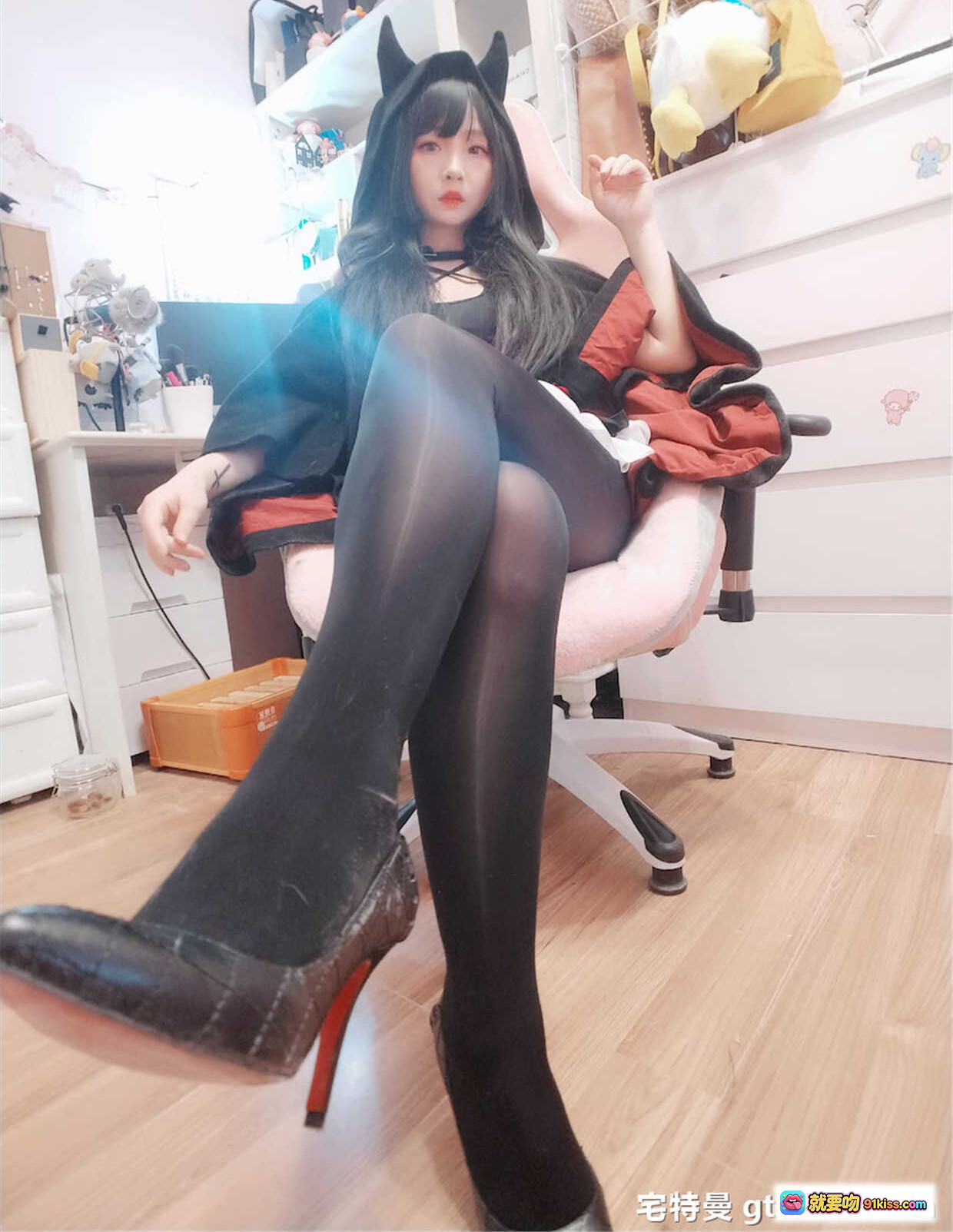 图片[8] - 古川NO.046小恶魔cosplay写真｜黑红恶魔装+猫耳兜帽+蕾丝边短裙+黑丝美腿｜41P高清图集 - 就要吻