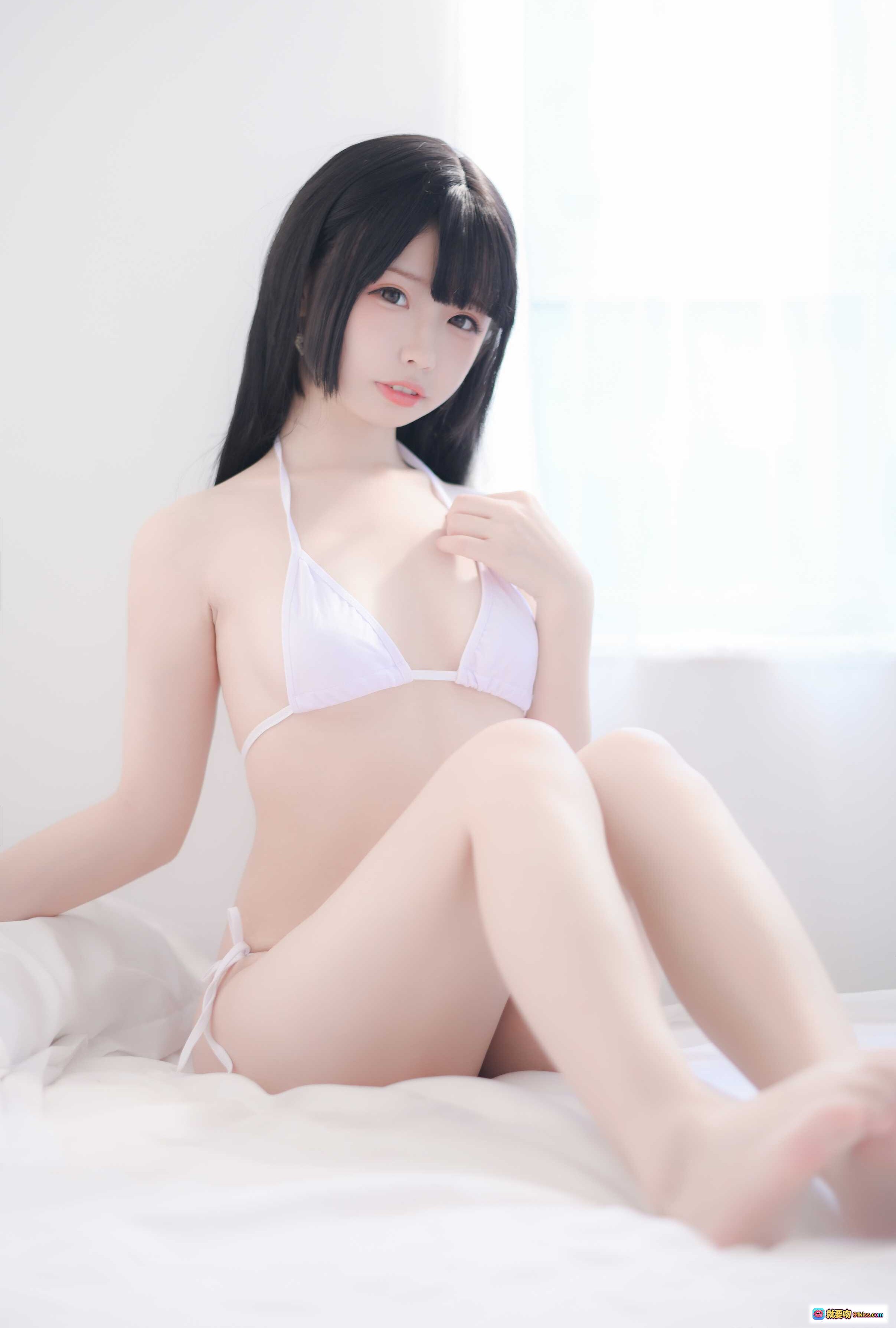 图片[10] - 十万珍吱伏特 NO.004 泳装写真 31P 1.13GB 白色系性感比基尼 床上私房美拍 黑发少女纯欲风 高清摄影图集 - 就要吻