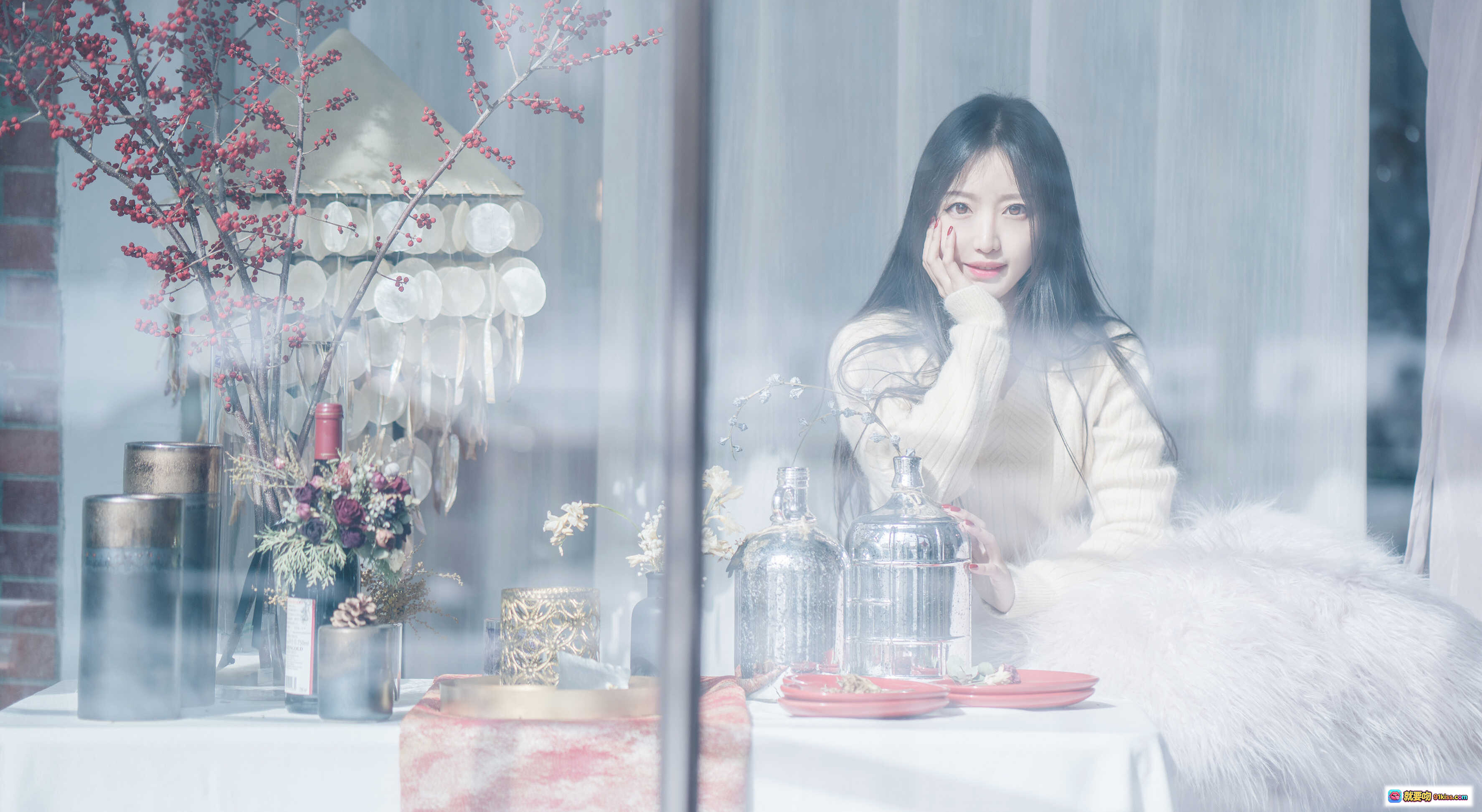 图片[7] - Shika小鹿鹿NO.040雪景写真｜温柔少女窗边静坐｜白色毛绒裙+米色针织衫｜圣诞花环装饰｜精致茶点摆拍｜冬日氛围感大片 - 就要吻