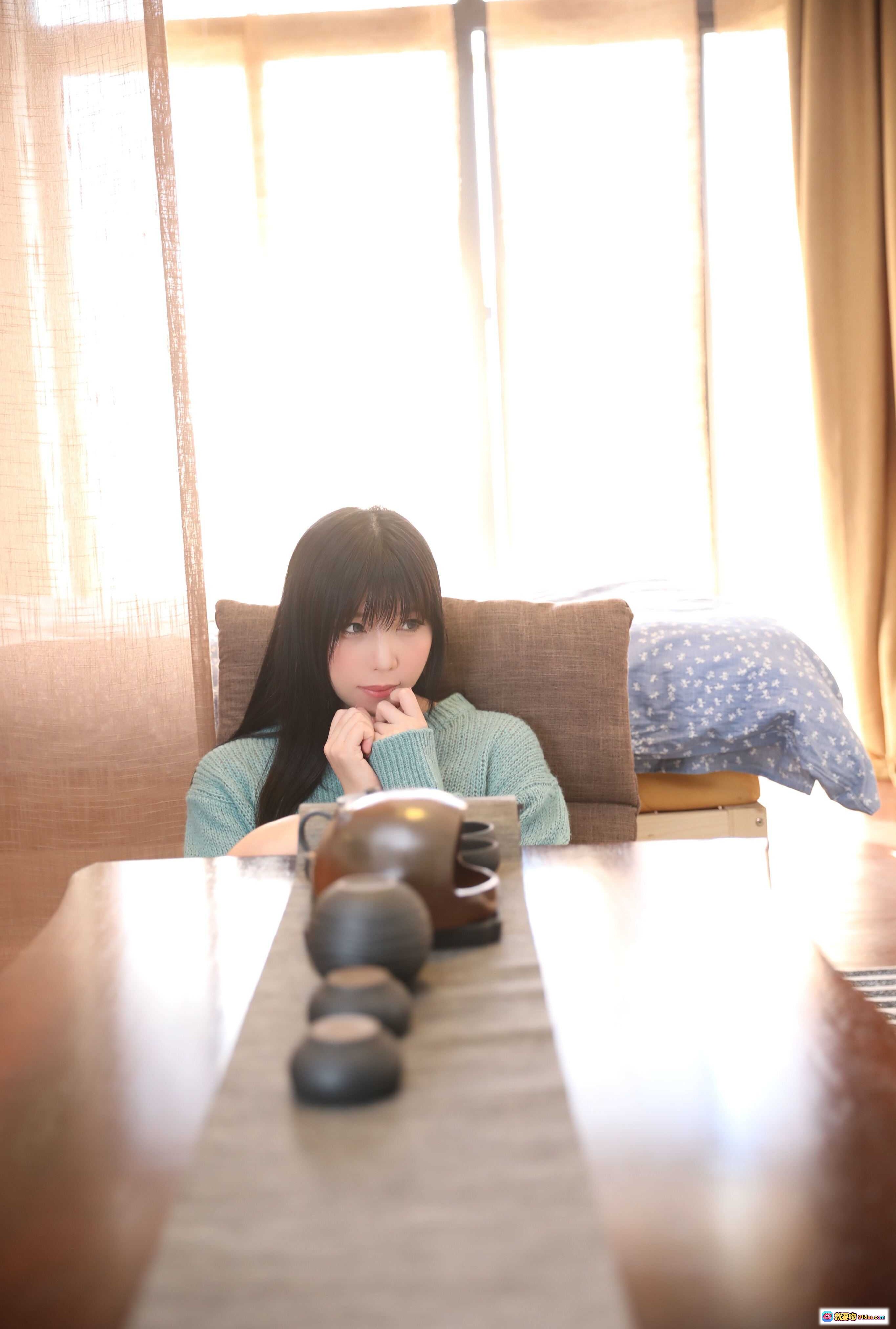 图片[1] - 鹿野希 Vol.01 土曜日の彼女 95枚电子版写真集 温柔少女居家茶道风 阳光窗边静谧氛围 绿毛衣黑长发日系清新风格 - 就要吻