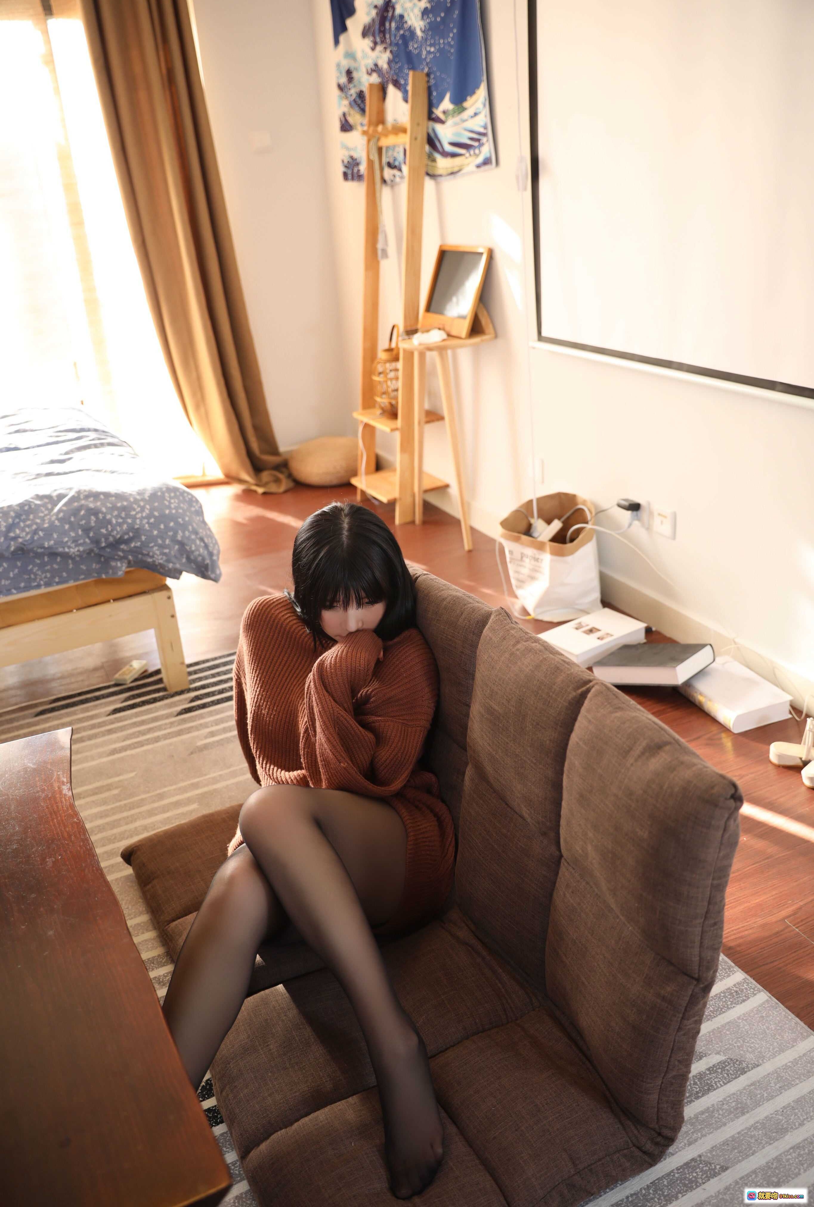 图片[6] - 鹿野希 Vol.01 土曜日の彼女 95枚电子版写真集 温柔少女居家茶道风 阳光窗边静谧氛围 绿毛衣黑长发日系清新风格 - 就要吻