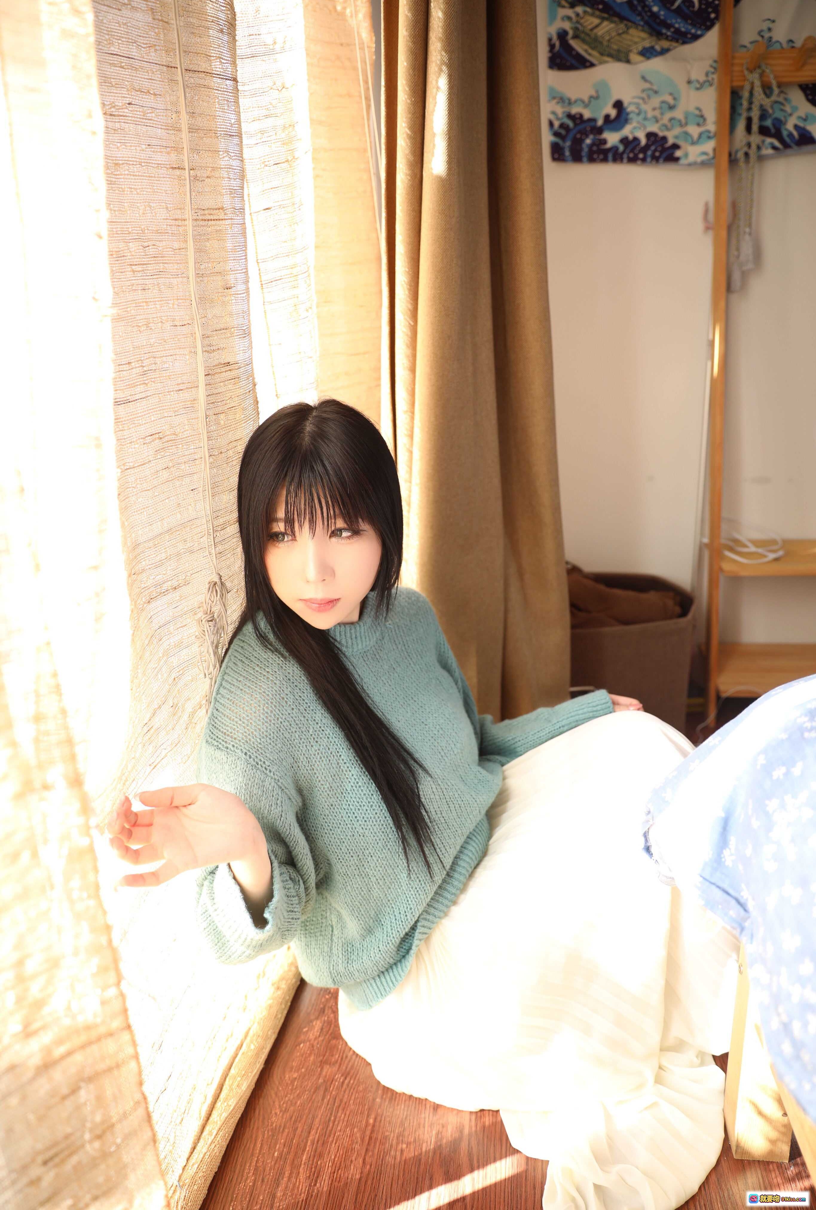 图片[10] - 鹿野希 Vol.01 土曜日の彼女 95枚电子版写真集 温柔少女居家茶道风 阳光窗边静谧氛围 绿毛衣黑长发日系清新风格 - 就要吻