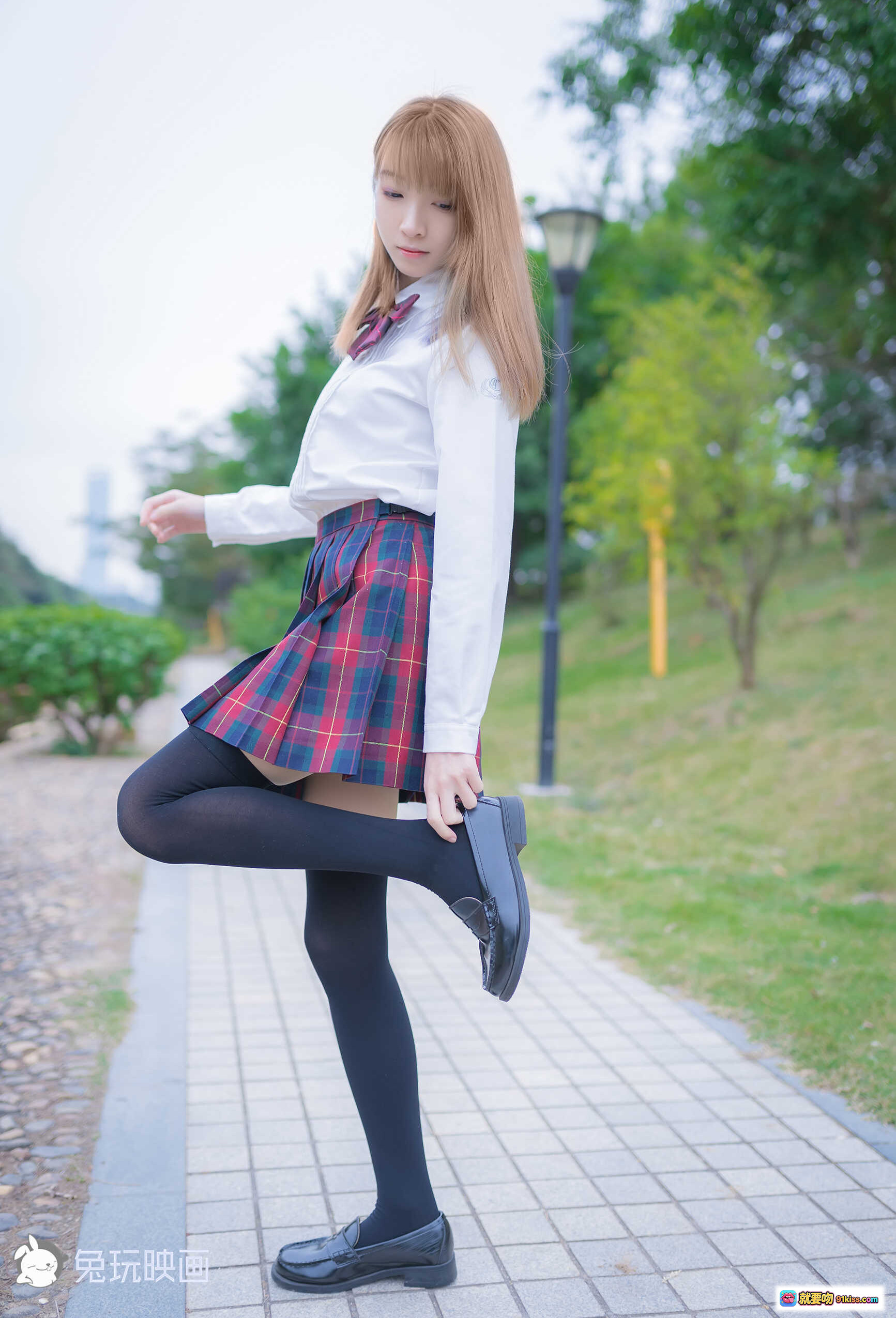 图片[6] - 祖木子NO.023绿草坪写真｜白色衬衫+格子裙少女风｜清新自然外拍美图40P - 就要吻