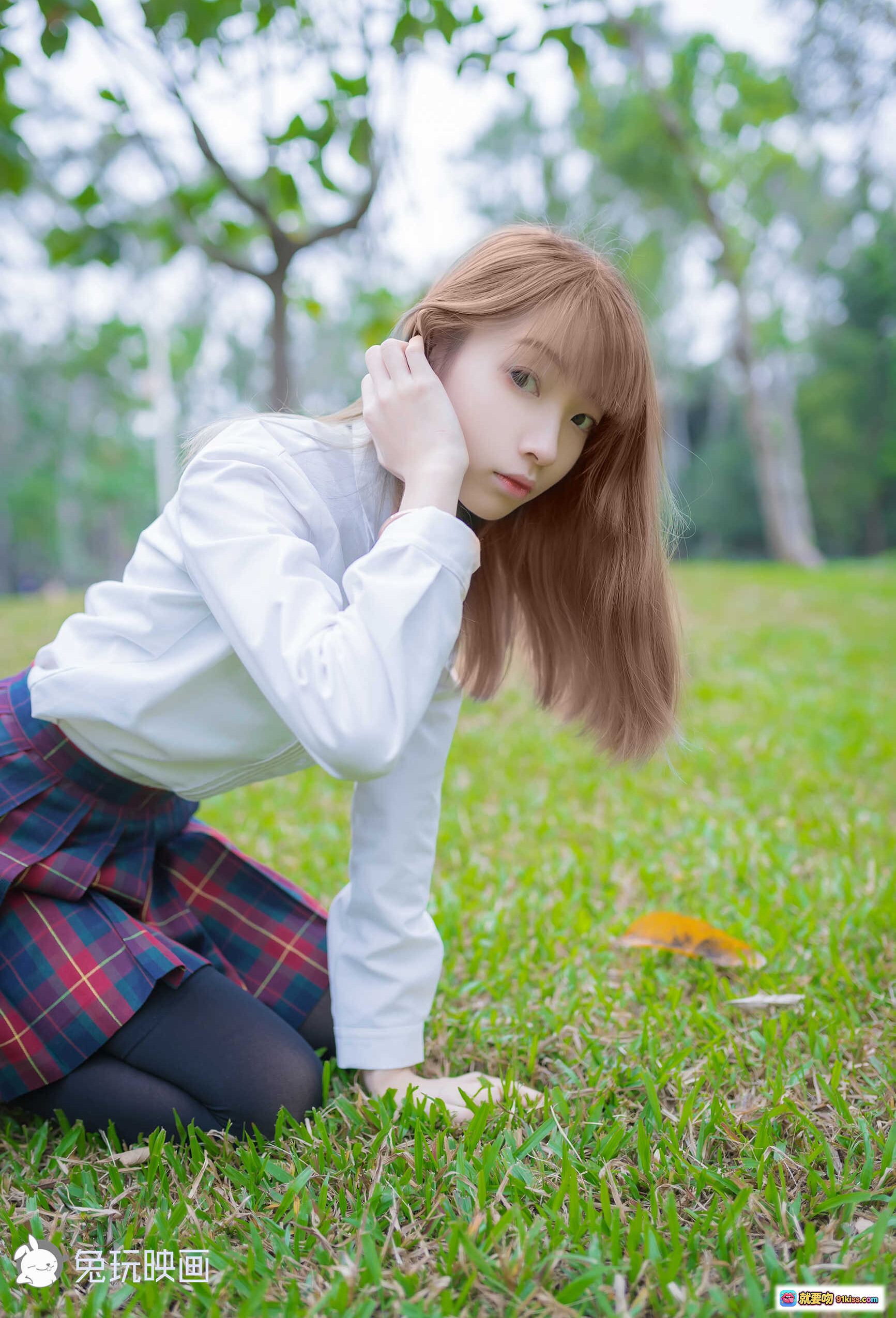 图片[7] - 祖木子NO.023绿草坪写真｜白色衬衫+格子裙少女风｜清新自然外拍美图40P - 就要吻