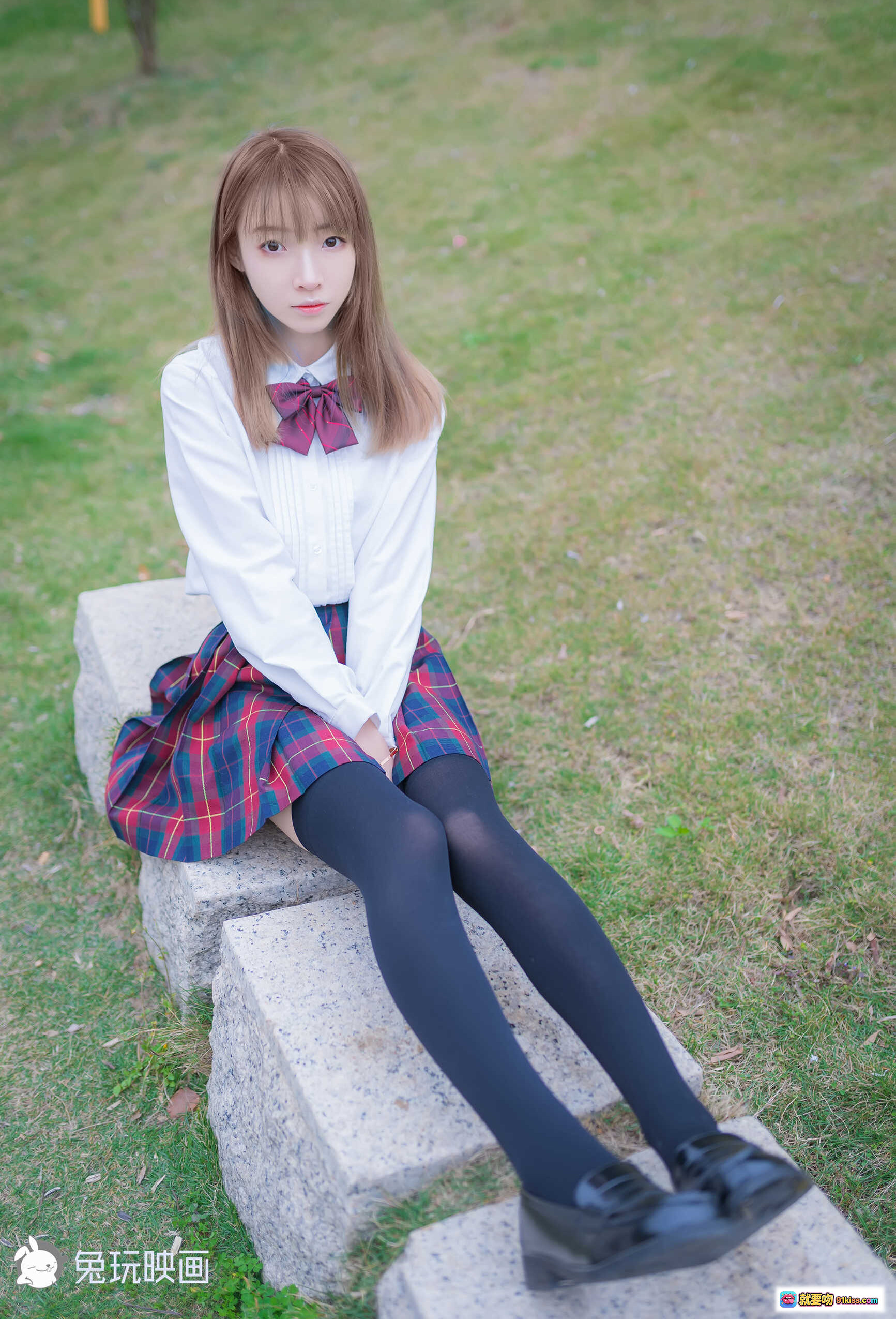 图片[4] - 祖木子NO.023绿草坪写真｜白色衬衫+格子裙少女风｜清新自然外拍美图40P - 就要吻
