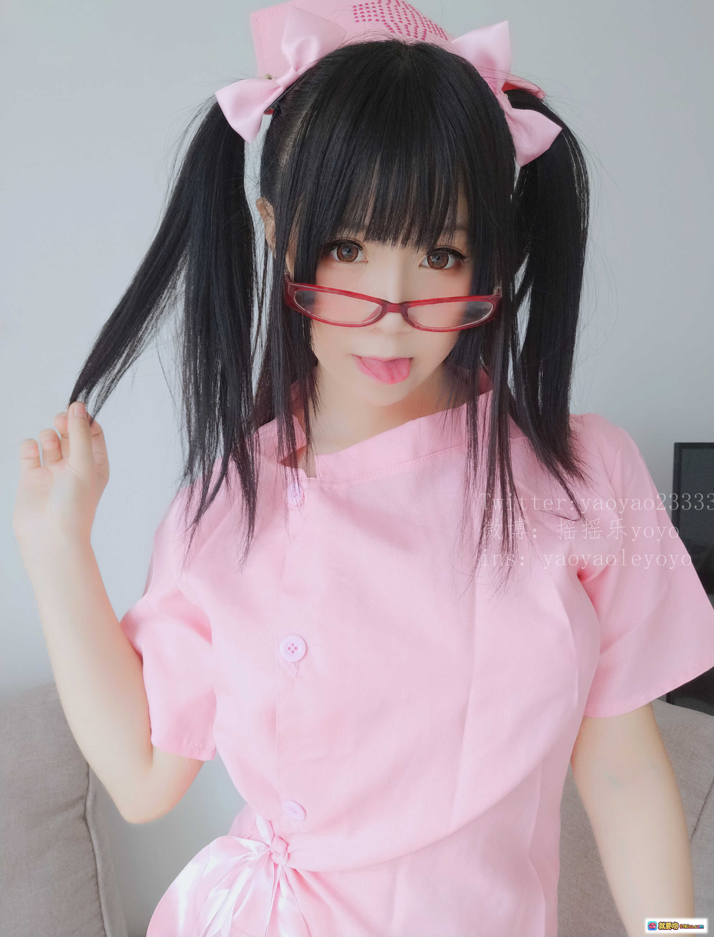 图片[8] - 摇摇乐yoyo粉红护士Cosplay写真 NO.031 Vol.09 双马尾红框眼镜甜美少女风高清图集 - 就要吻