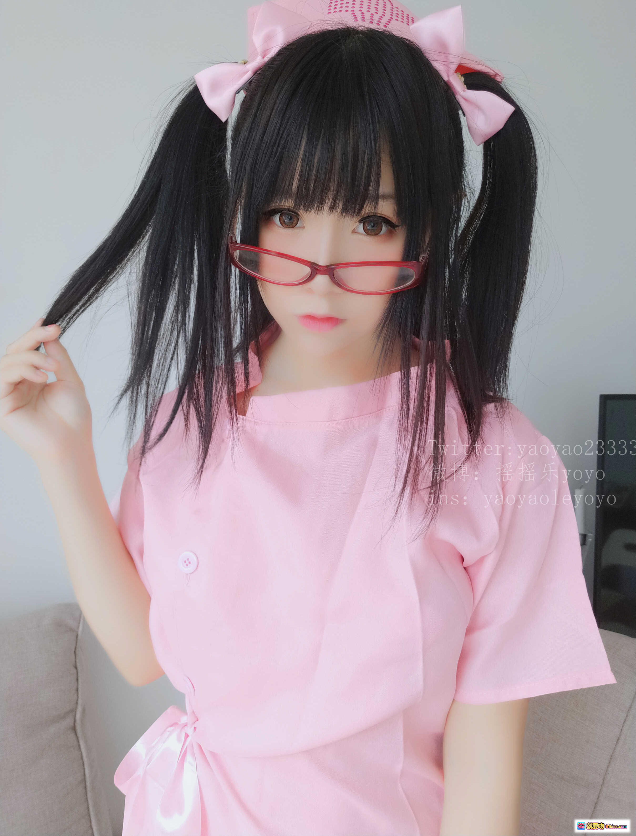 图片[7] - 摇摇乐yoyo粉红护士Cosplay写真 NO.031 Vol.09 双马尾红框眼镜甜美少女风高清图集 - 就要吻