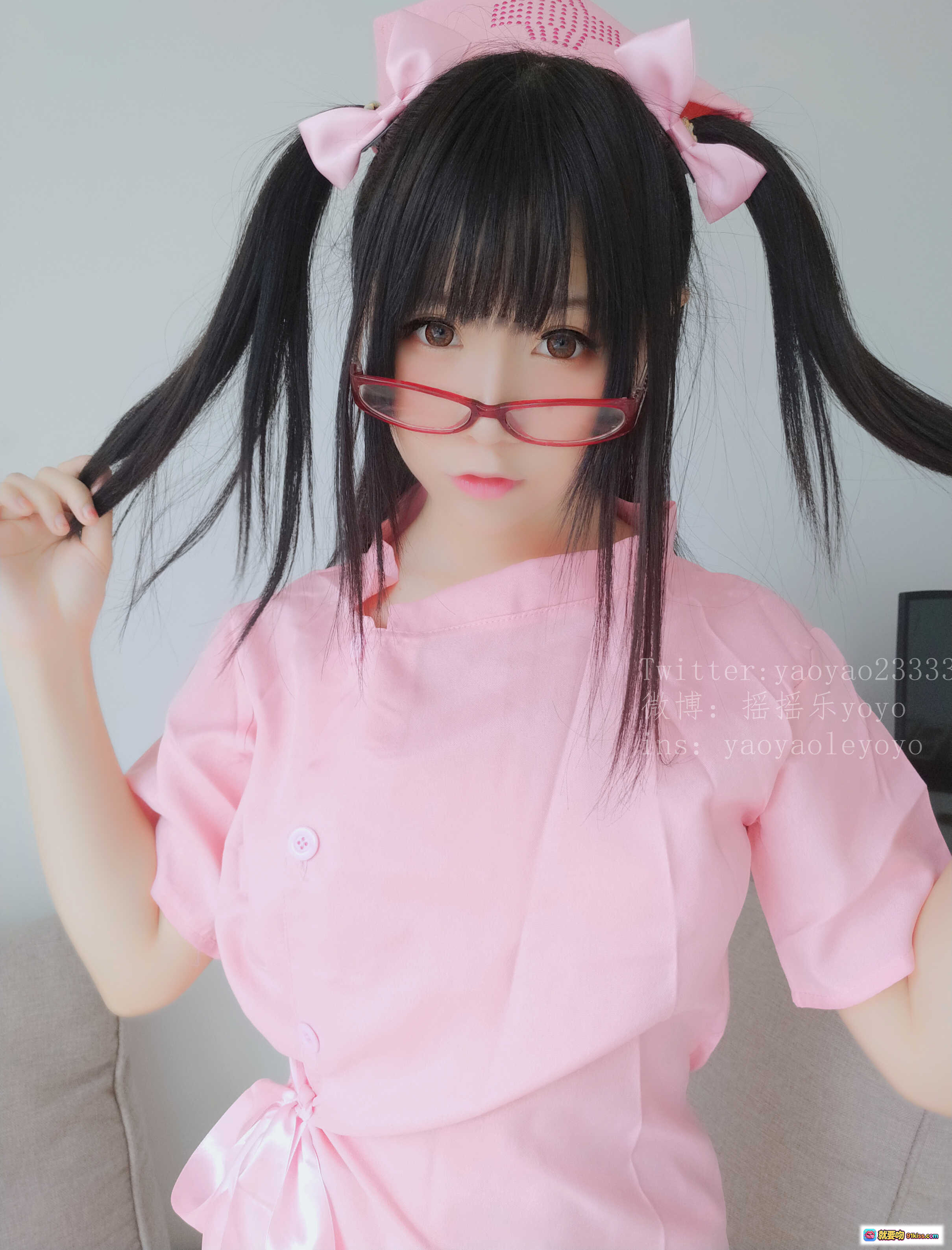 图片[9] - 摇摇乐yoyo粉红护士Cosplay写真 NO.031 Vol.09 双马尾红框眼镜甜美少女风高清图集 - 就要吻