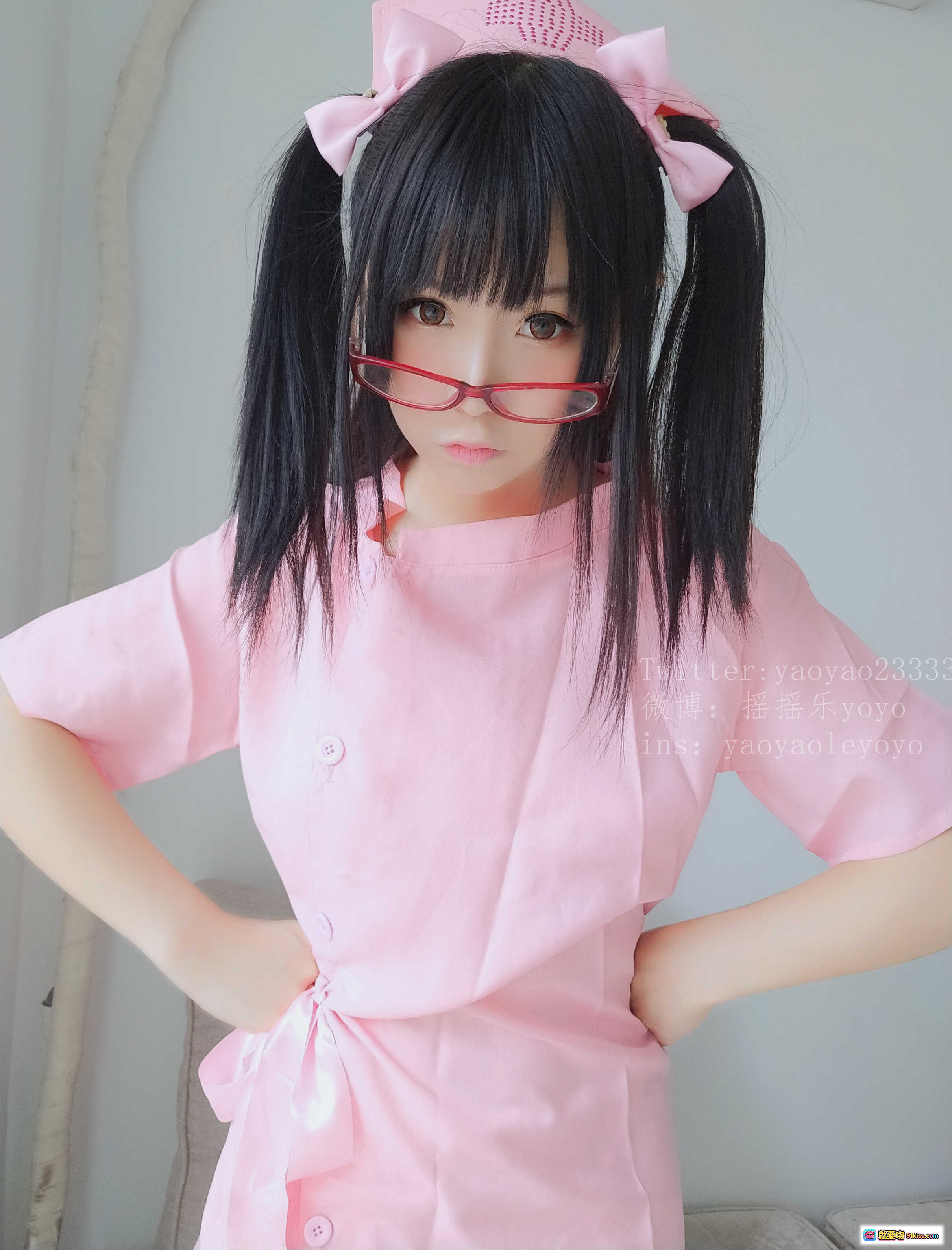 图片[6] - 摇摇乐yoyo粉红护士Cosplay写真 NO.031 Vol.09 双马尾红框眼镜甜美少女风高清图集 - 就要吻