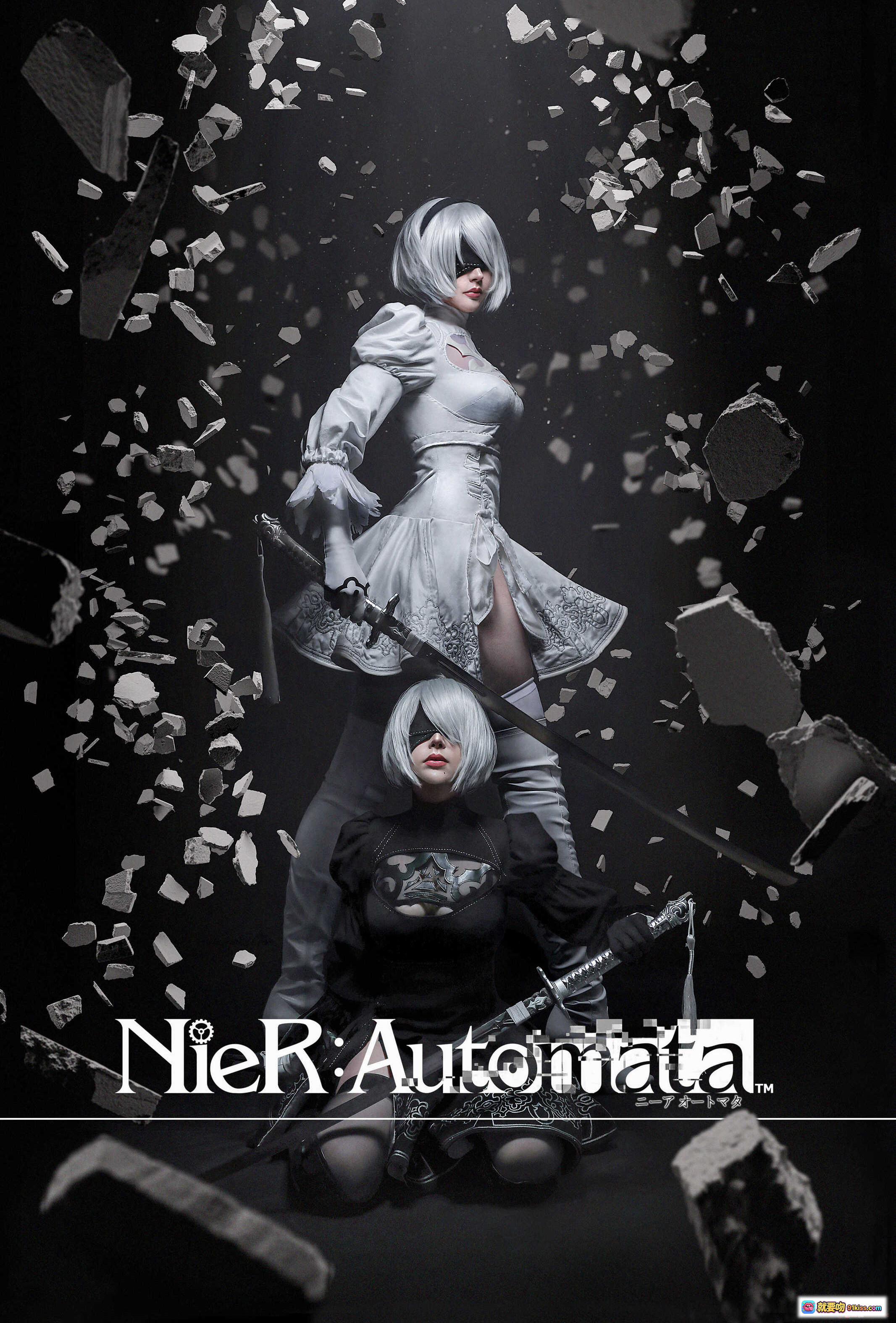 图片[5] - Sayathefox NO.015 2B白裙Cosplay写真 优雅银发少女 黑白配色暗黑风 地面躺姿艺术摄影 高清10P图集 - 就要吻