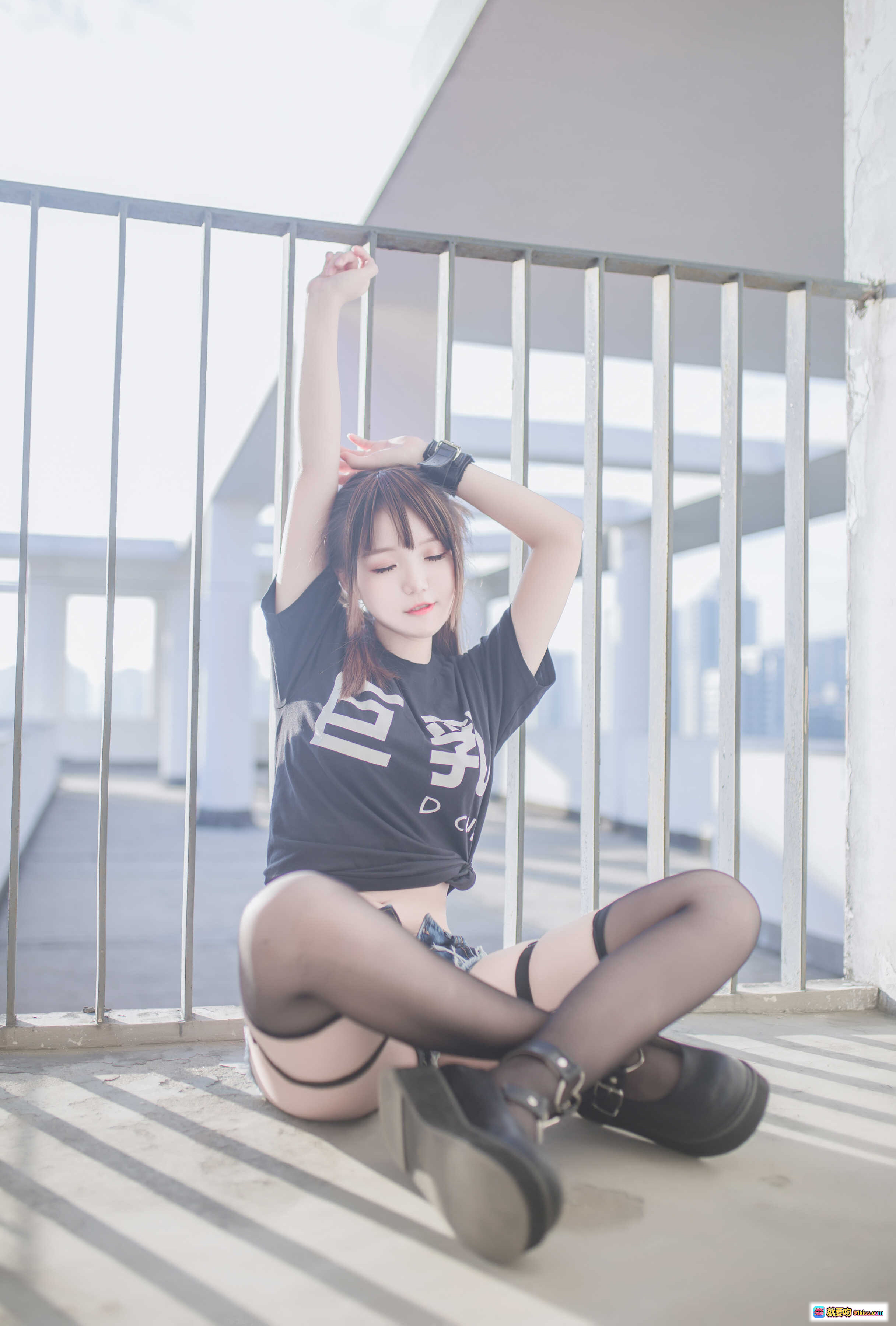 图片[9] - Yoko宅夏NO.005巨乳写真 28P高清美腿黑丝牛仔短裤室内窗边姿势性感私房照 - 就要吻