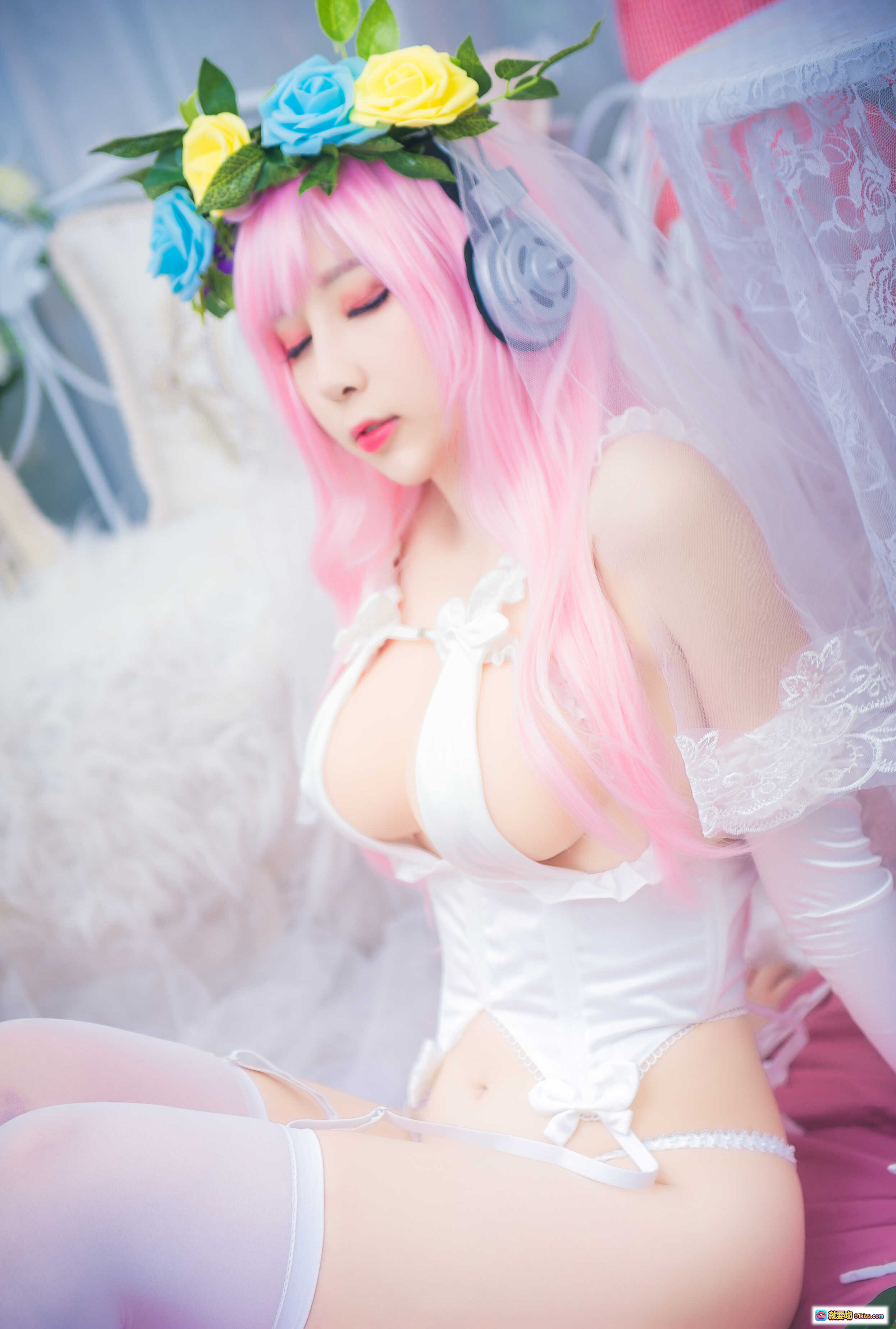 图片[3] - 小酥酱NO.012索尼子花嫁Cosplay写真 白色蕾丝内衣粉发少女躺姿花环装饰40P高清图集 - 就要吻