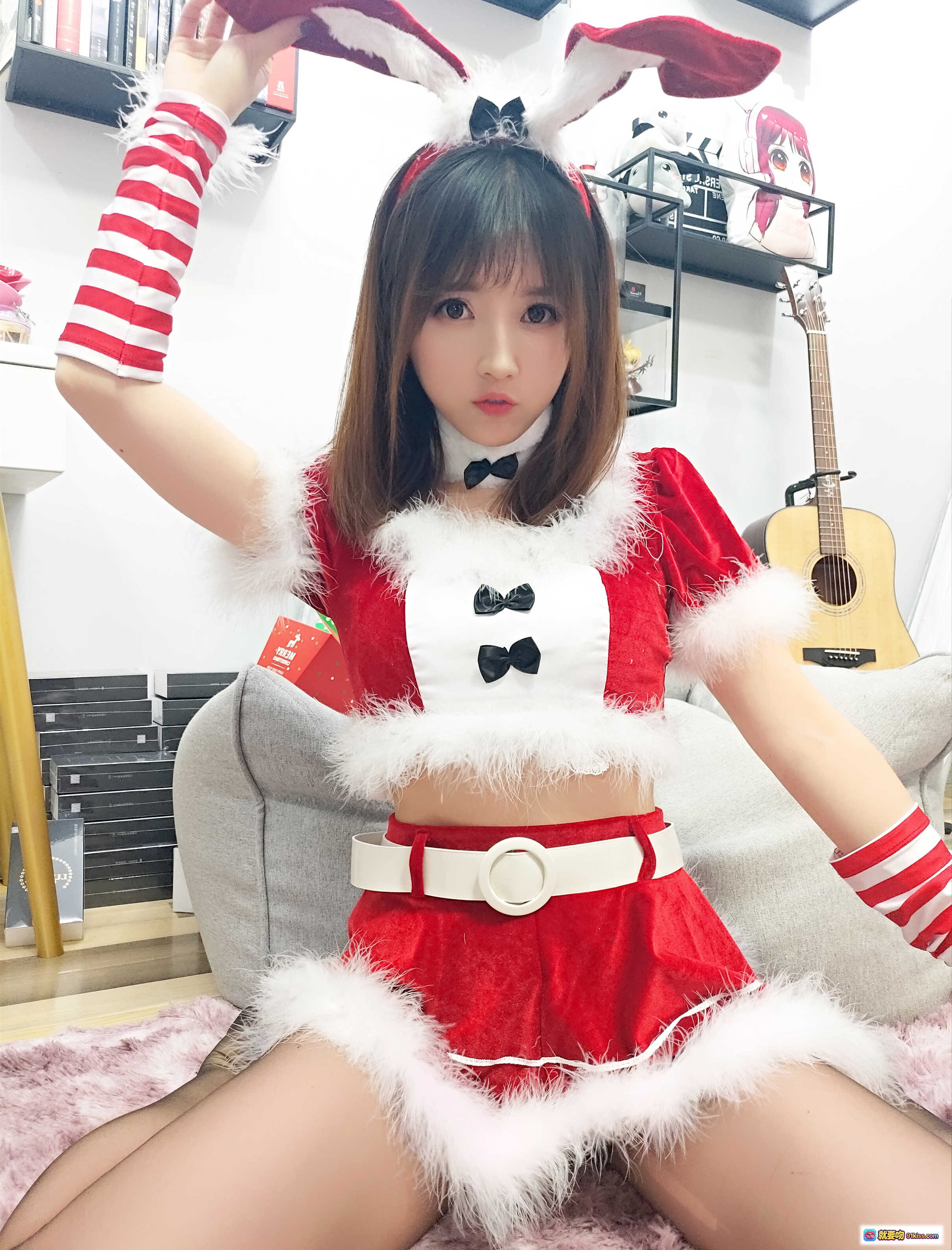 图片[7] - 小女巫露娜NO.003圣诞兔子写真｜红白条纹长袜+兔耳发箍+绒毛圣诞装｜甜美少女居家私房照 - 就要吻