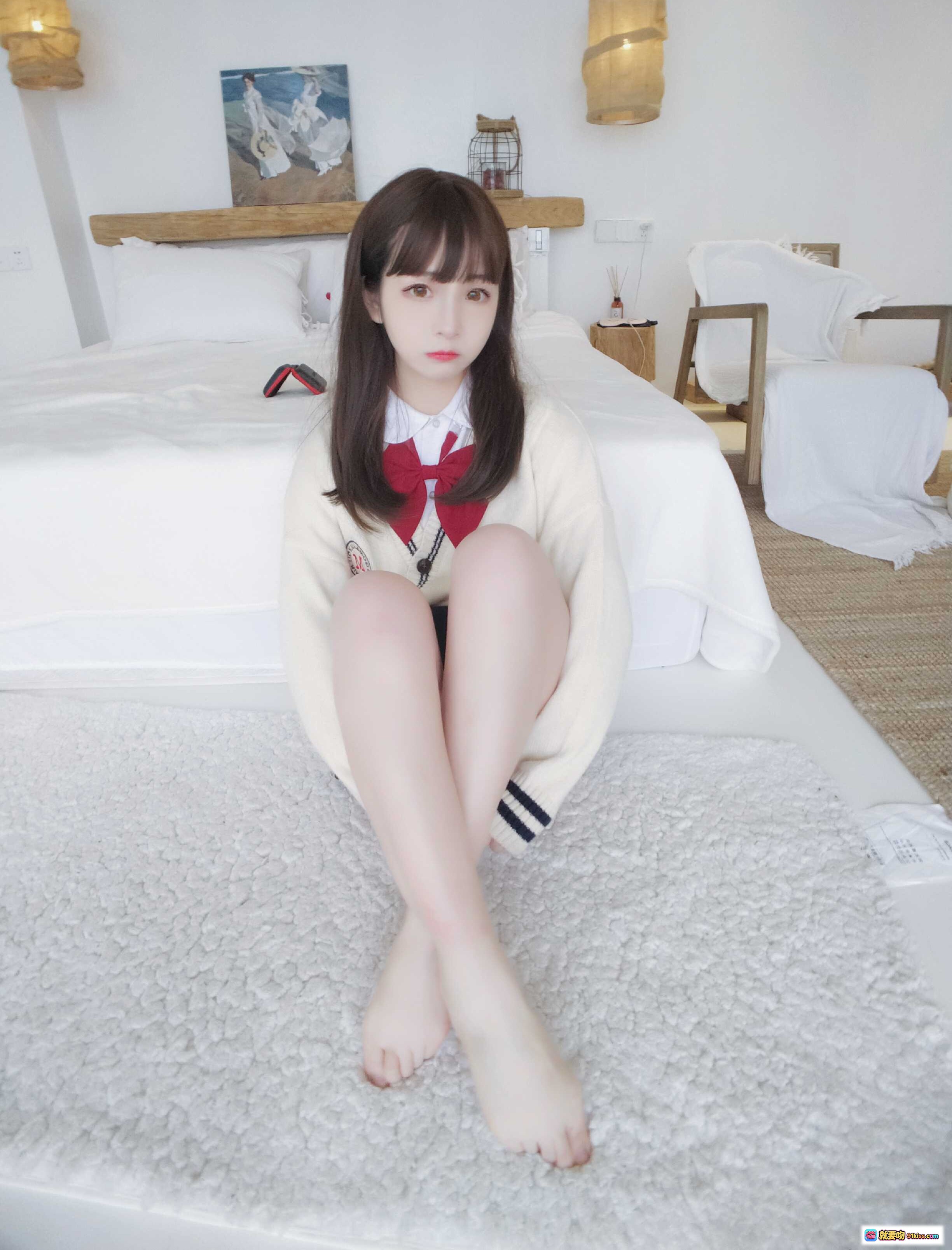 图片[3] - 古川NO.007宝多六花日系少女写真｜学院风制服+红色领结+温柔坐姿+卧室场景+高清11P - 就要吻
