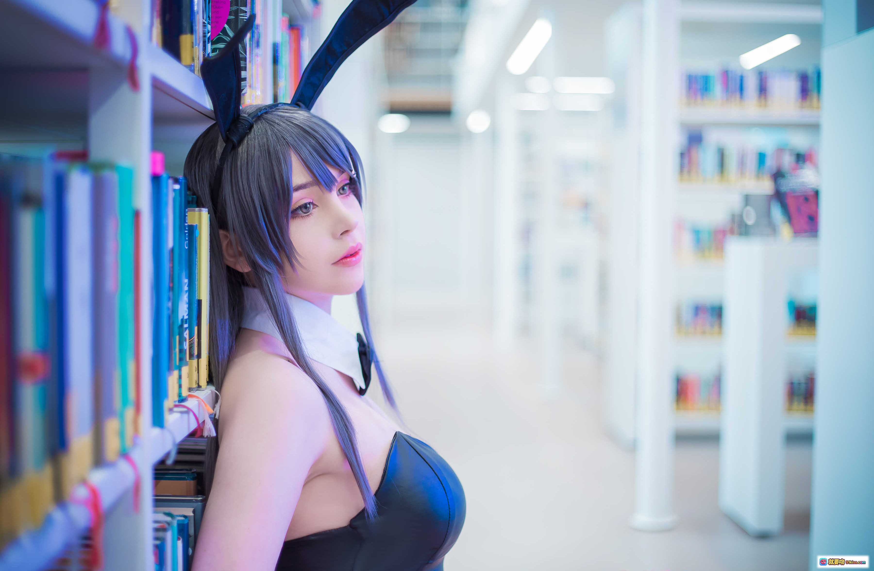 图片[10] - 樱岛麻衣COS写真 | Sayathefox NO.011 兔女郎造型 书店场景 黑丝长发 14P高清图集 - 就要吻