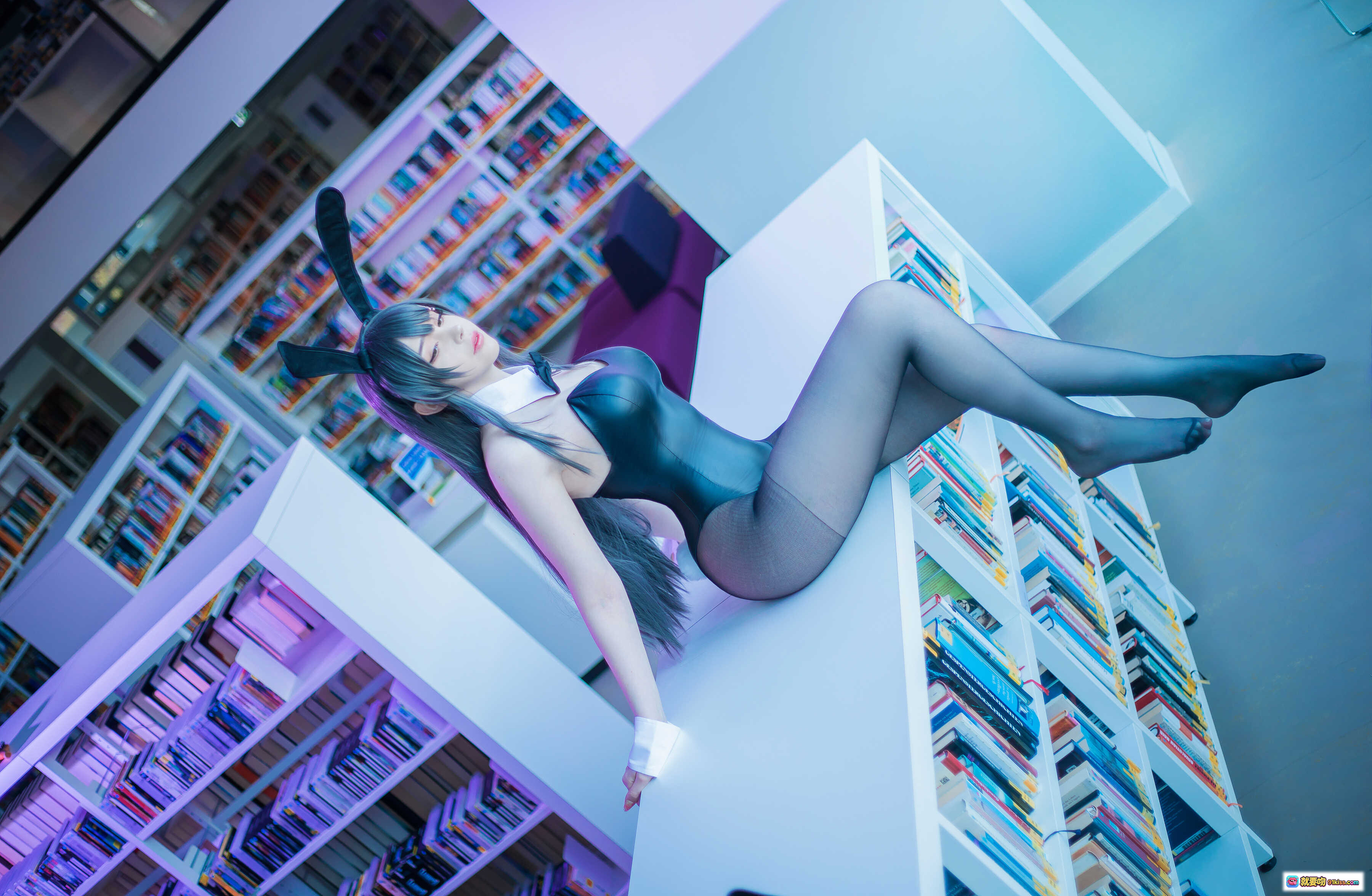 图片[7] - 樱岛麻衣COS写真 | Sayathefox NO.011 兔女郎造型 书店场景 黑丝长发 14P高清图集 - 就要吻